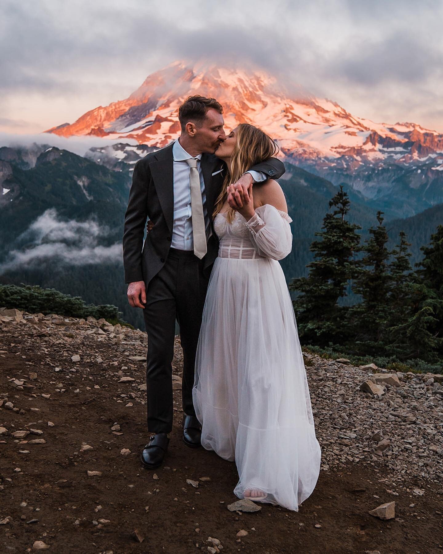 K+K flew across the country to tie the knot in Washington, and in classic PNW fashion, the weather was an absolute mood. We started their day at a campground tucked away in the mountains, where the clouds surrounded us and the temps were in the high 