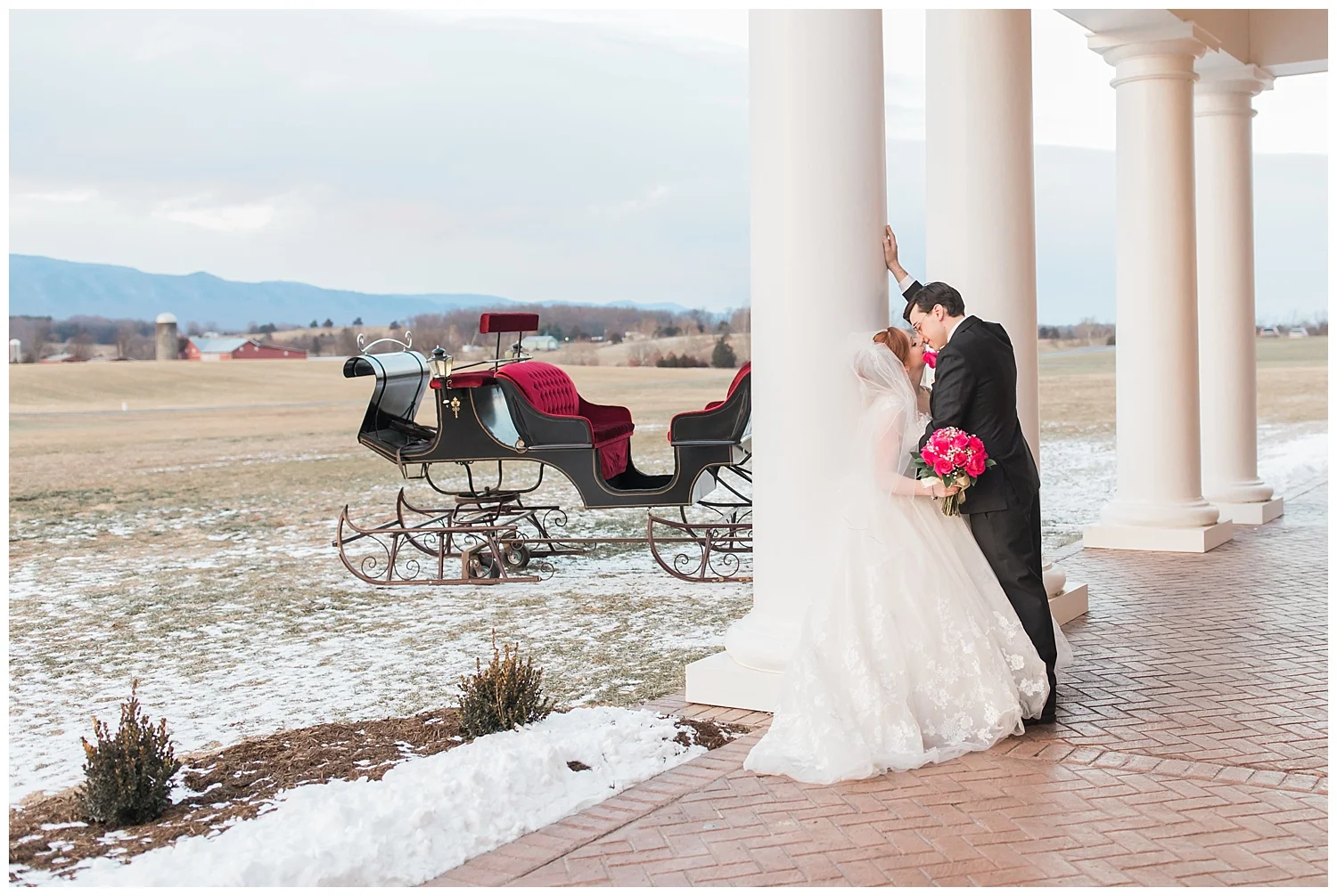lynchburg_wedding_photographer_the_columns_at_six_penny_farm_0060.jpg
