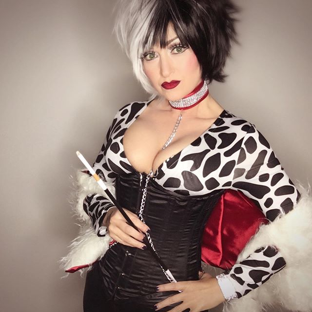 My Cruella Creation  #halloweenmakeup #costumemakeup #halloweenmakeupartist #halloweencostume #makeupart #makeupartist #disneyvillain #cruelladevillecostume #cruelladeville #disneycostume #disneymakeup #inyourfacemakeupart #motd #picoftheday #instama