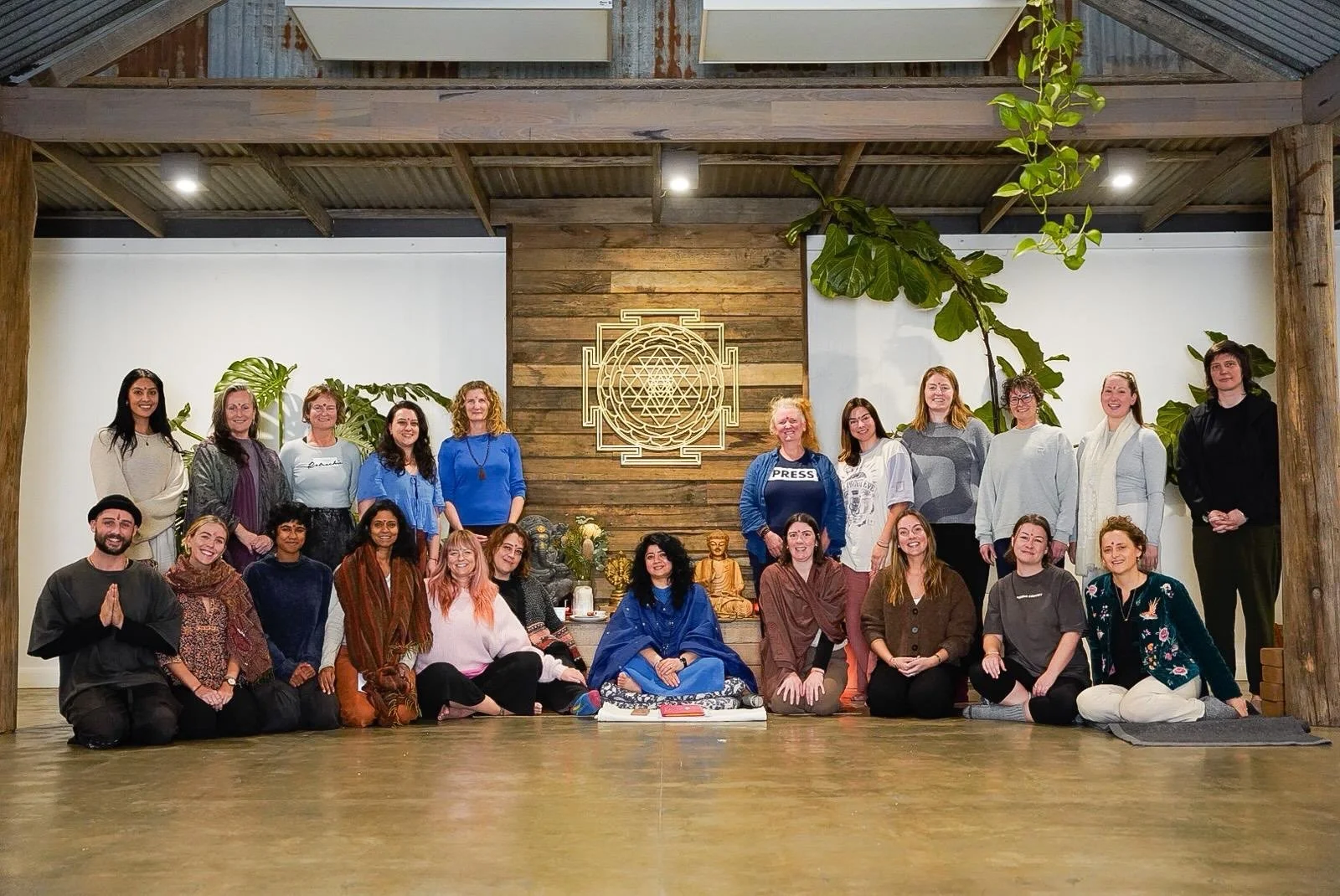 Beautiful humans, beautiful teachings ✨✨ @induaroraofficial @omsom.yoga #yoganidrateachertraining #induarora