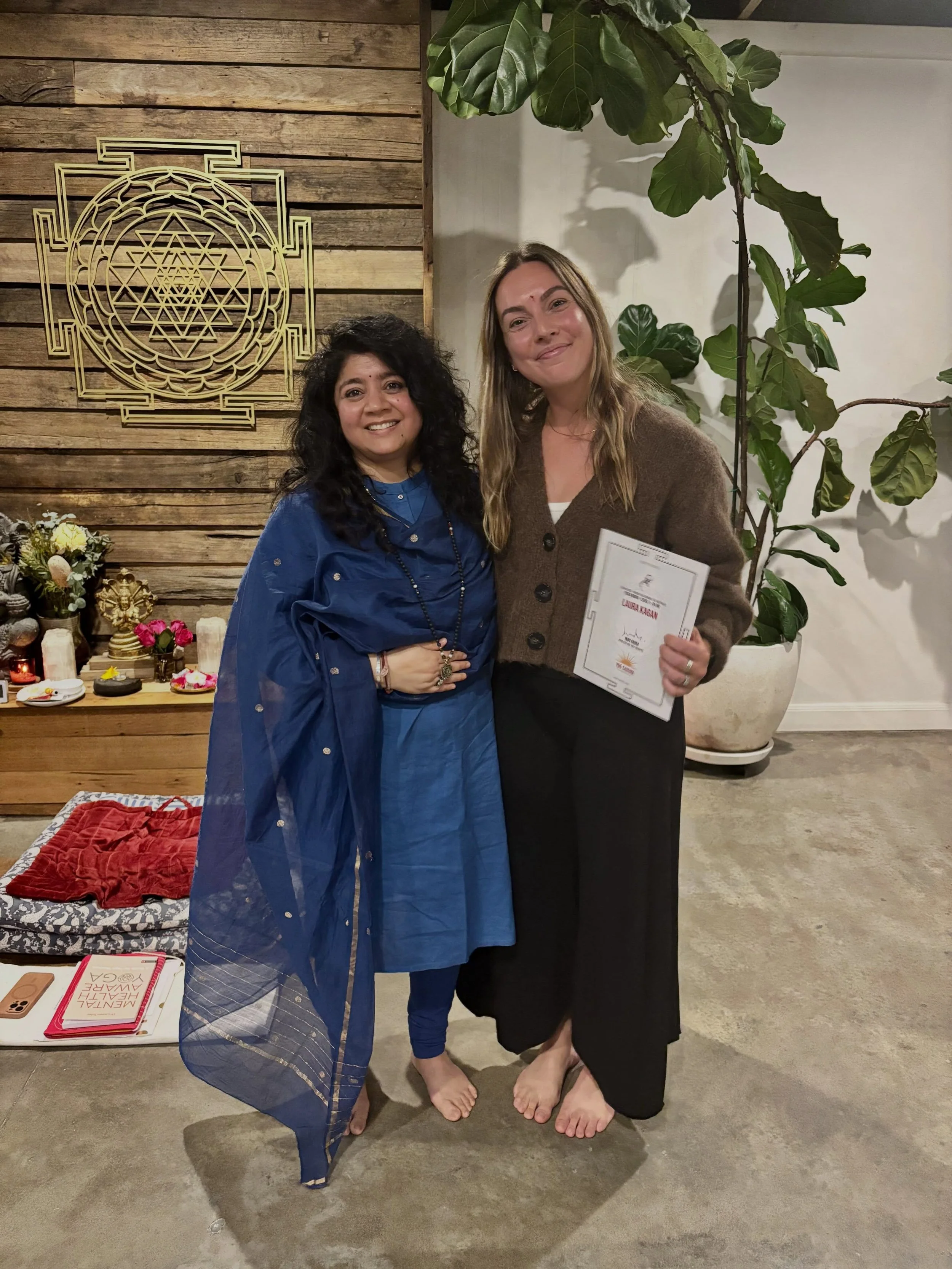 🪶
I am so grateful for the recent opportunity to immerse in studentship and practice with an incredible teacher, the beautifully sublime @induaroraofficial studying Yoga Nidra, Ayurveda and Marma Points over a week at the incredible @omsom.yoga 🤎

