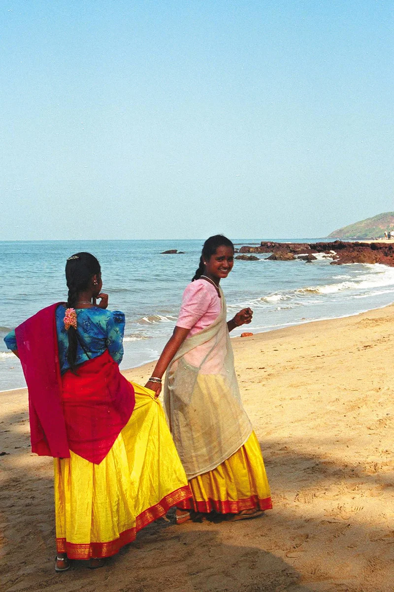 Two-girls-on-beach.jpg