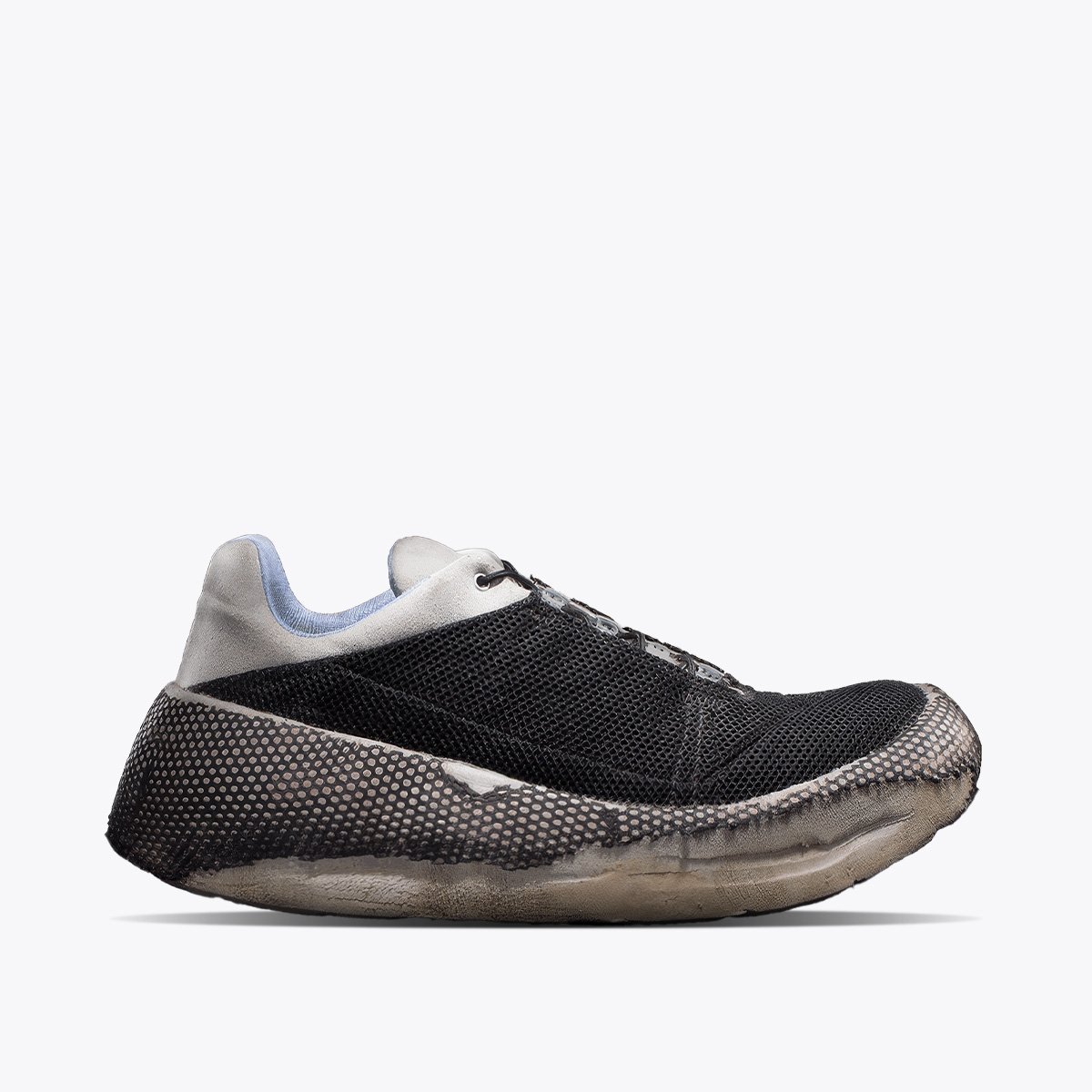 HOKA prototype trail running shoe, an iconic model in the history of HOKA trail running.