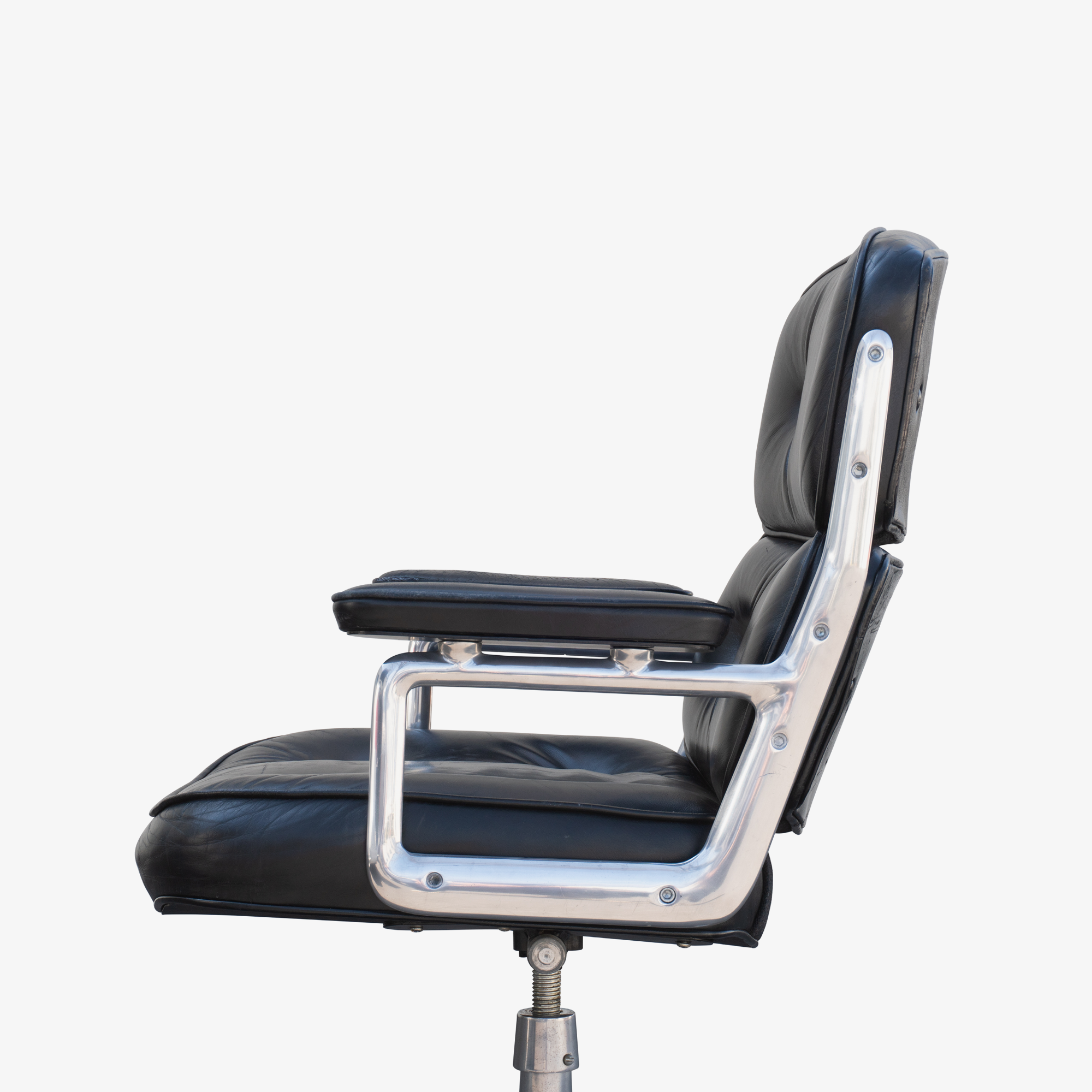[OR124] Time-Life Chair in Original Black Leather by Charles & Ray Eames for Herman Miller - Square5.png