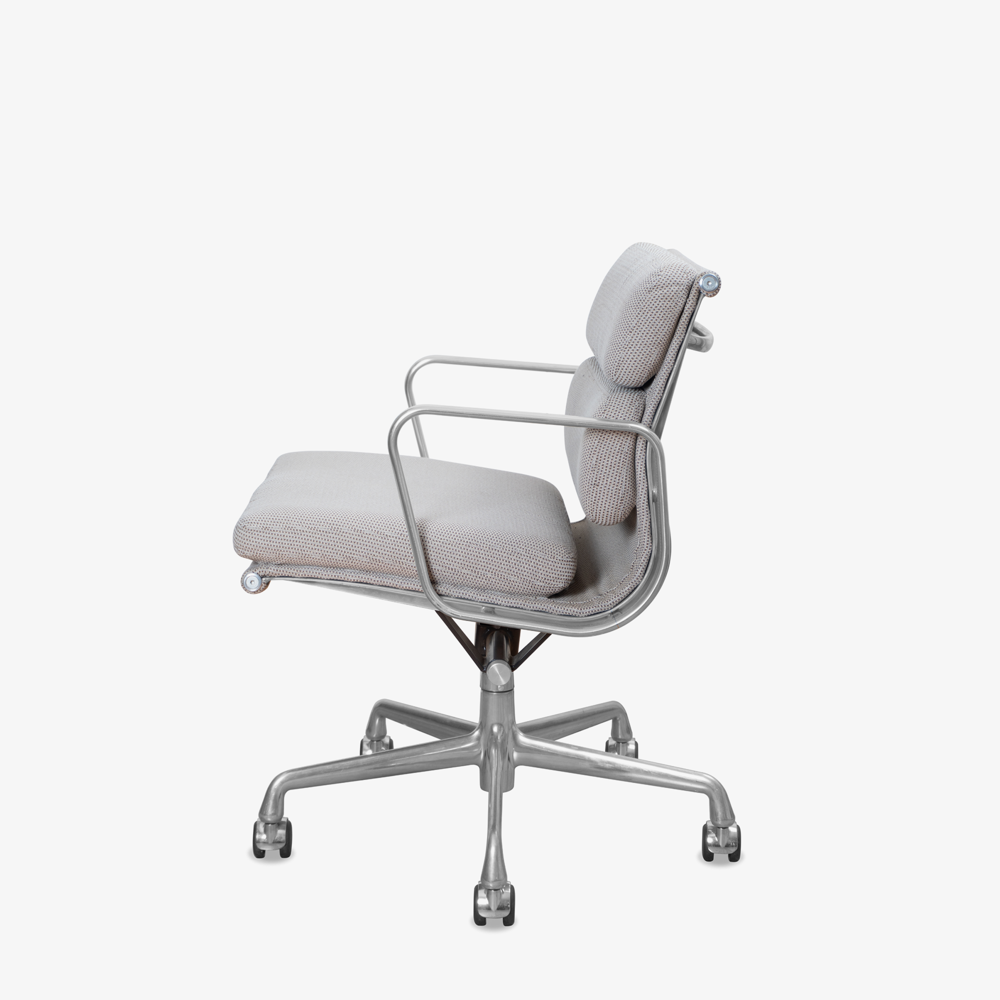 [OR157] Eames Soft Pad Management Chair in Beige Woven Fabric - Square4.png