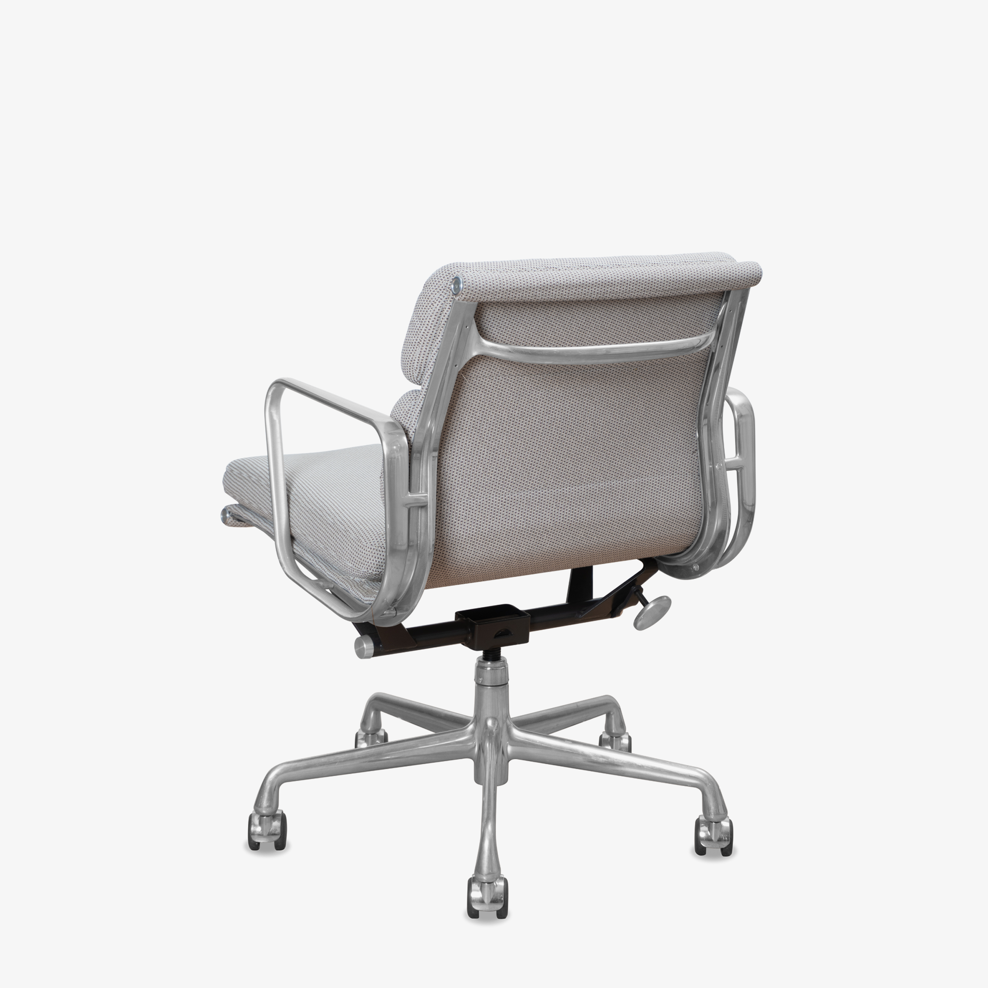 [OR157] Eames Soft Pad Management Chair in Beige Woven Fabric - Square5.png