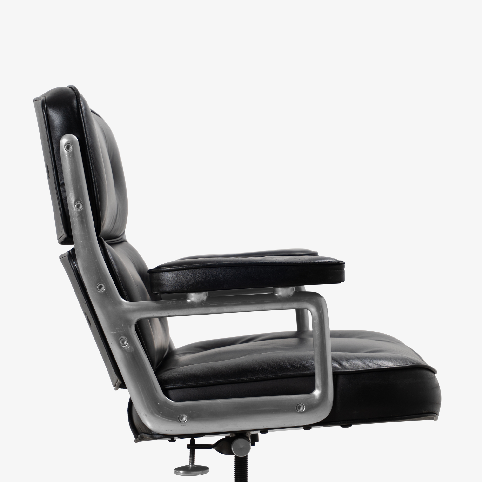 [OR201] Eames Time-Life Executive Chair in Black Leather - Square12.png