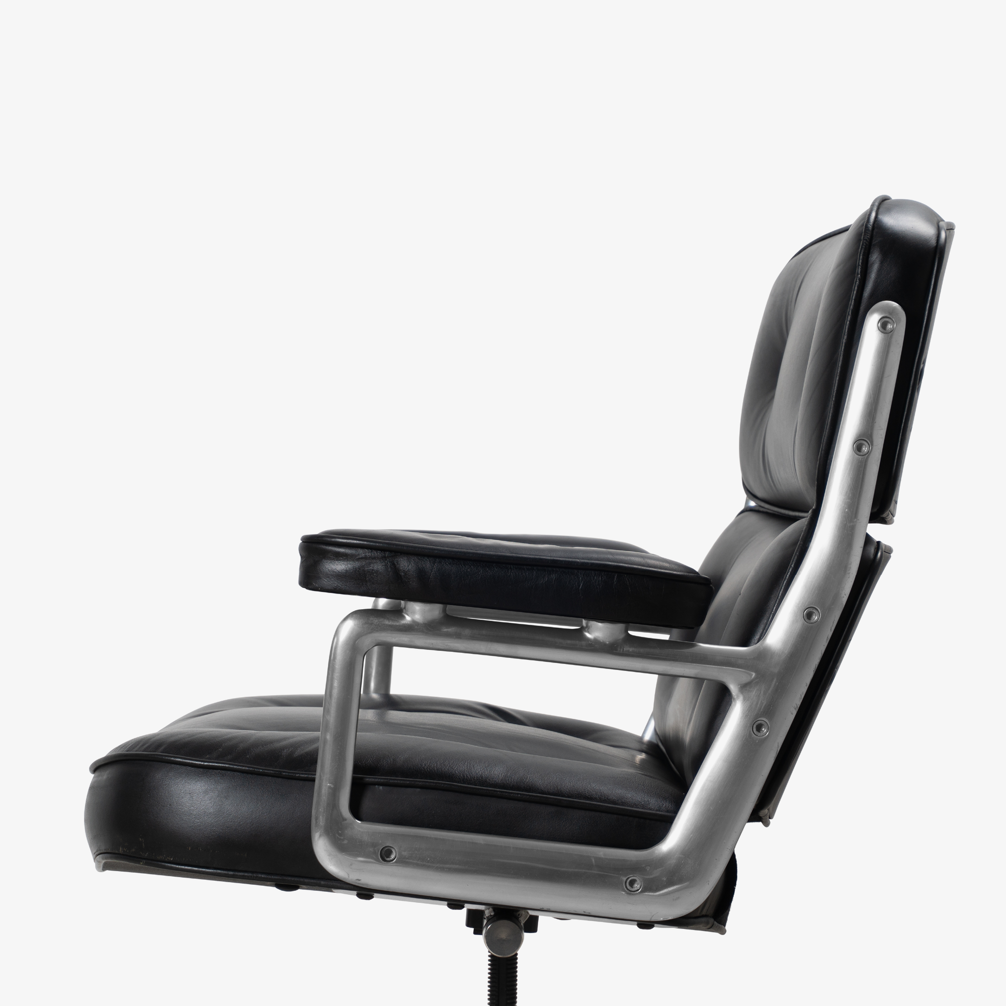 [OR201] Eames Time-Life Executive Chair in Black Leather - Square13.png