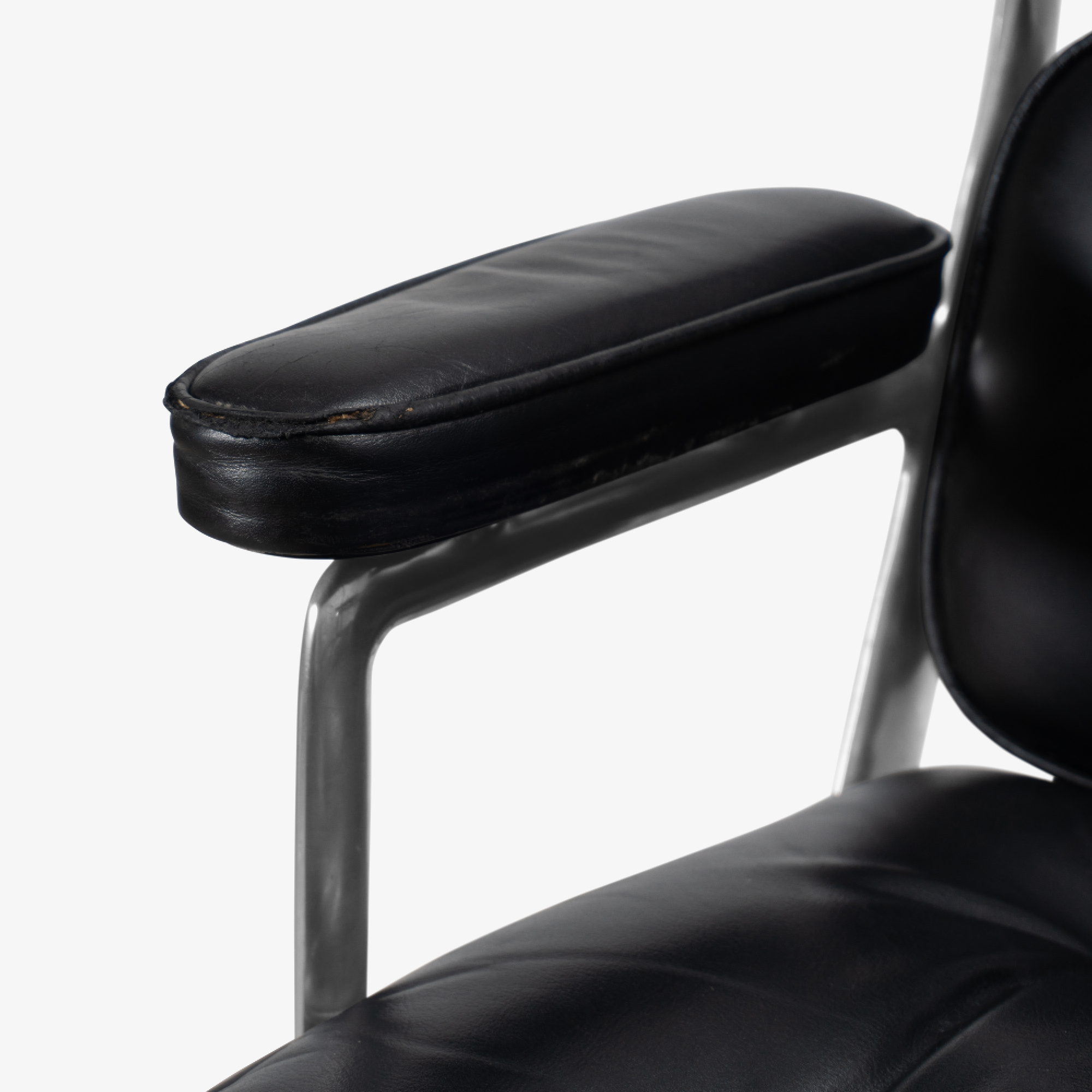 [OR201] Eames Time-Life Executive Chair in Black Leather - Square8.png