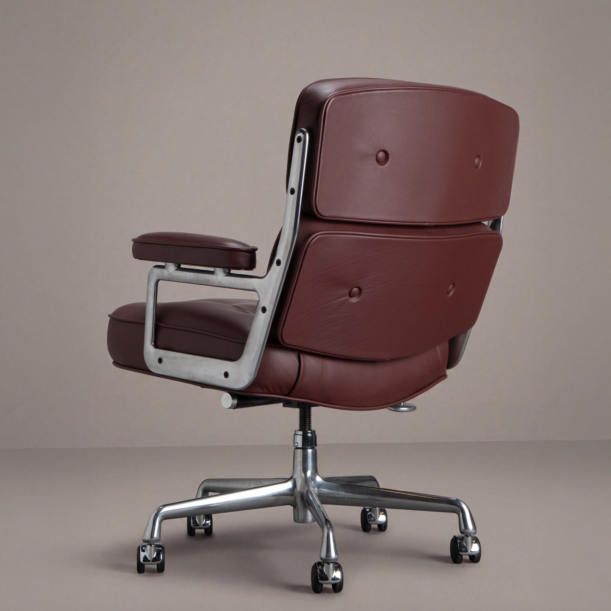 [OR388] Eames Time Life Executive Chair in Bordeaux Leather by Herman Miller - Square10.jpg