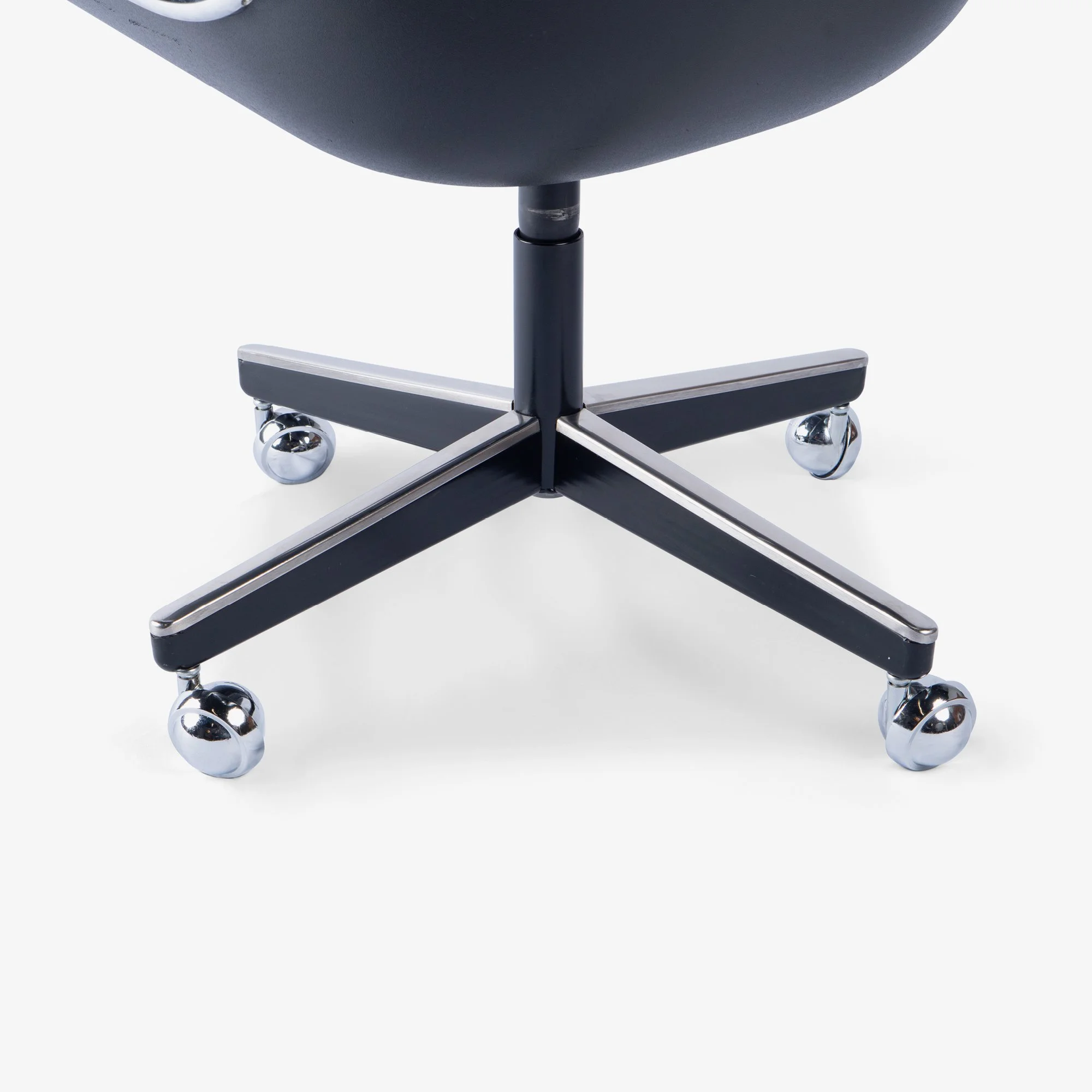 [OR350] Pollock Executive Chair in Gunmetal Mohair by Knoll - Square5.jpg