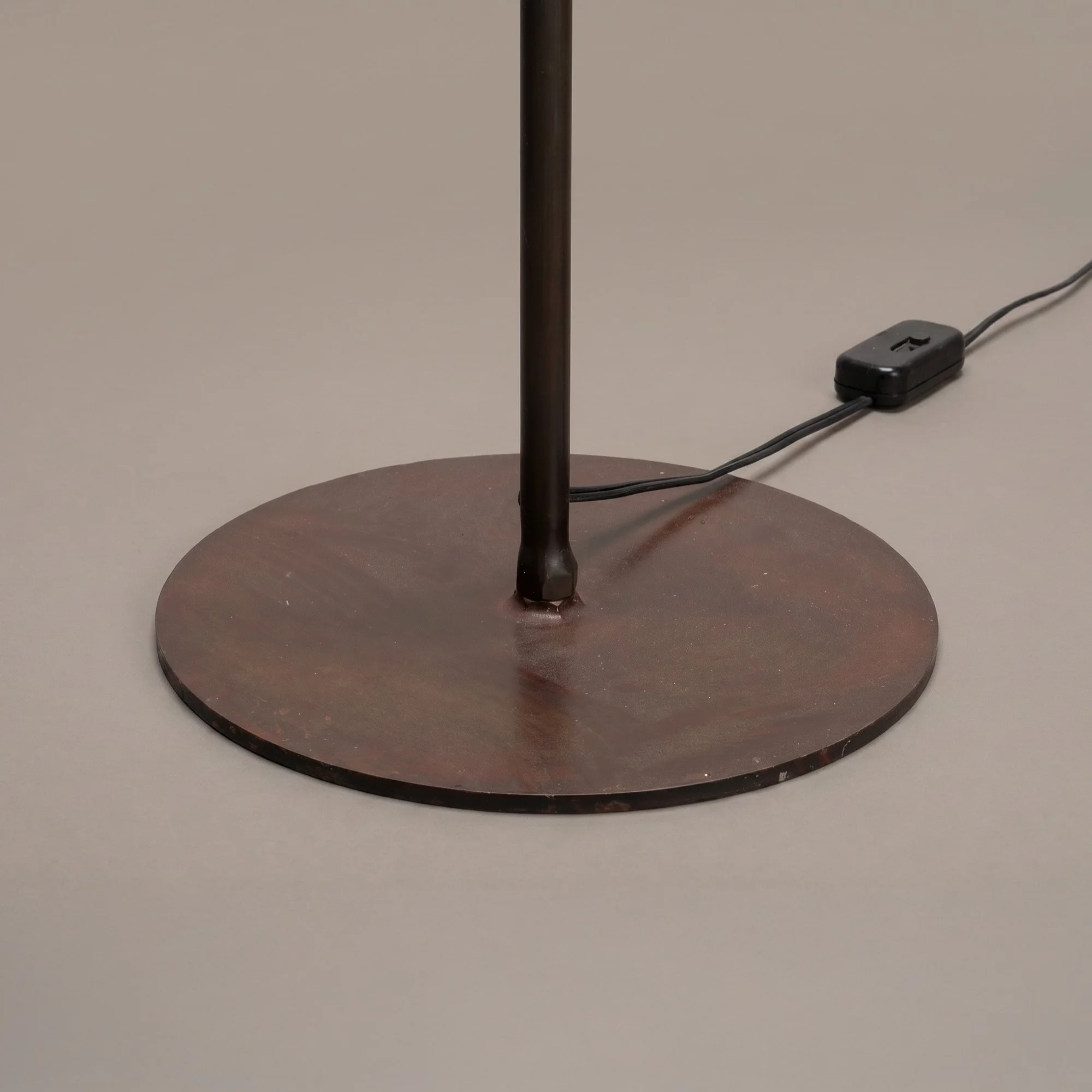 [OR371] Mesh Shade Floor Lamp by Jose Esteves - Square6.jpg