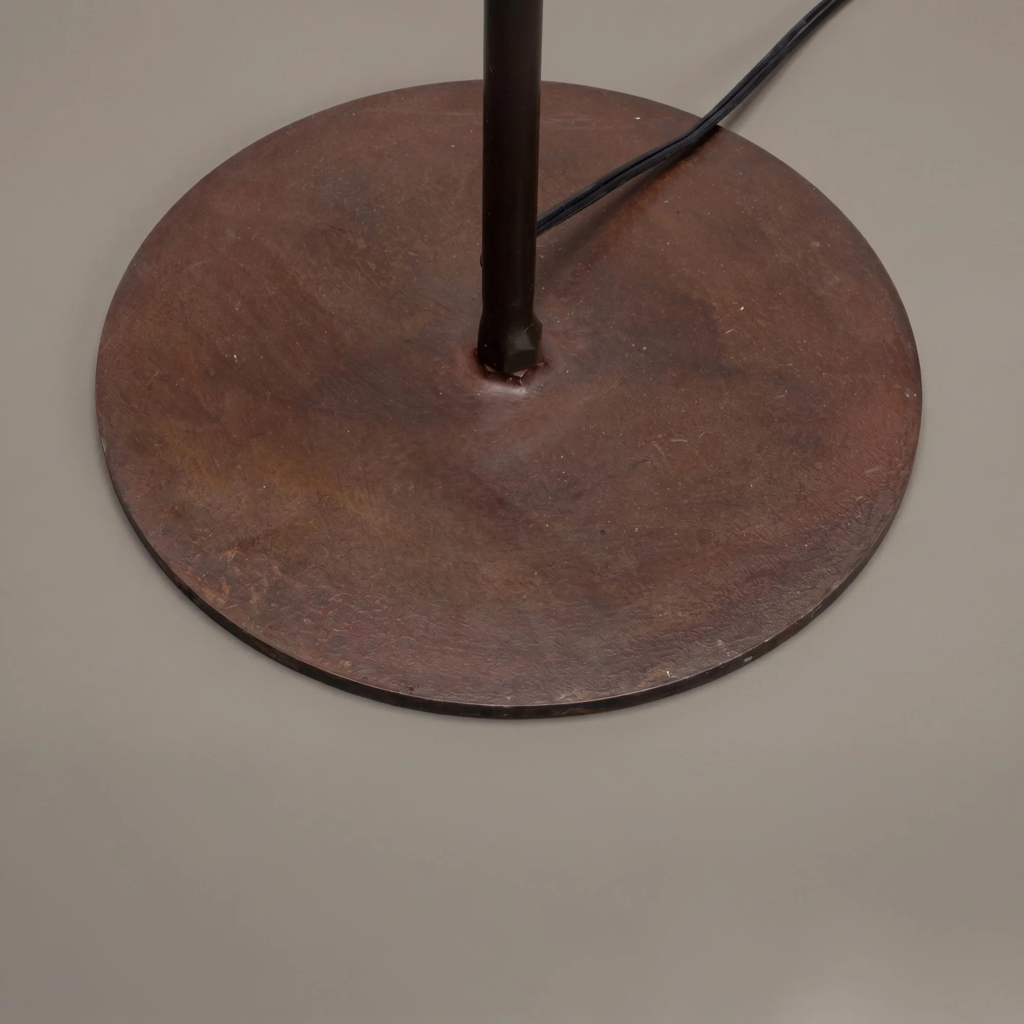[OR371] Mesh Shade Floor Lamp by Jose Esteves - Square5.jpg