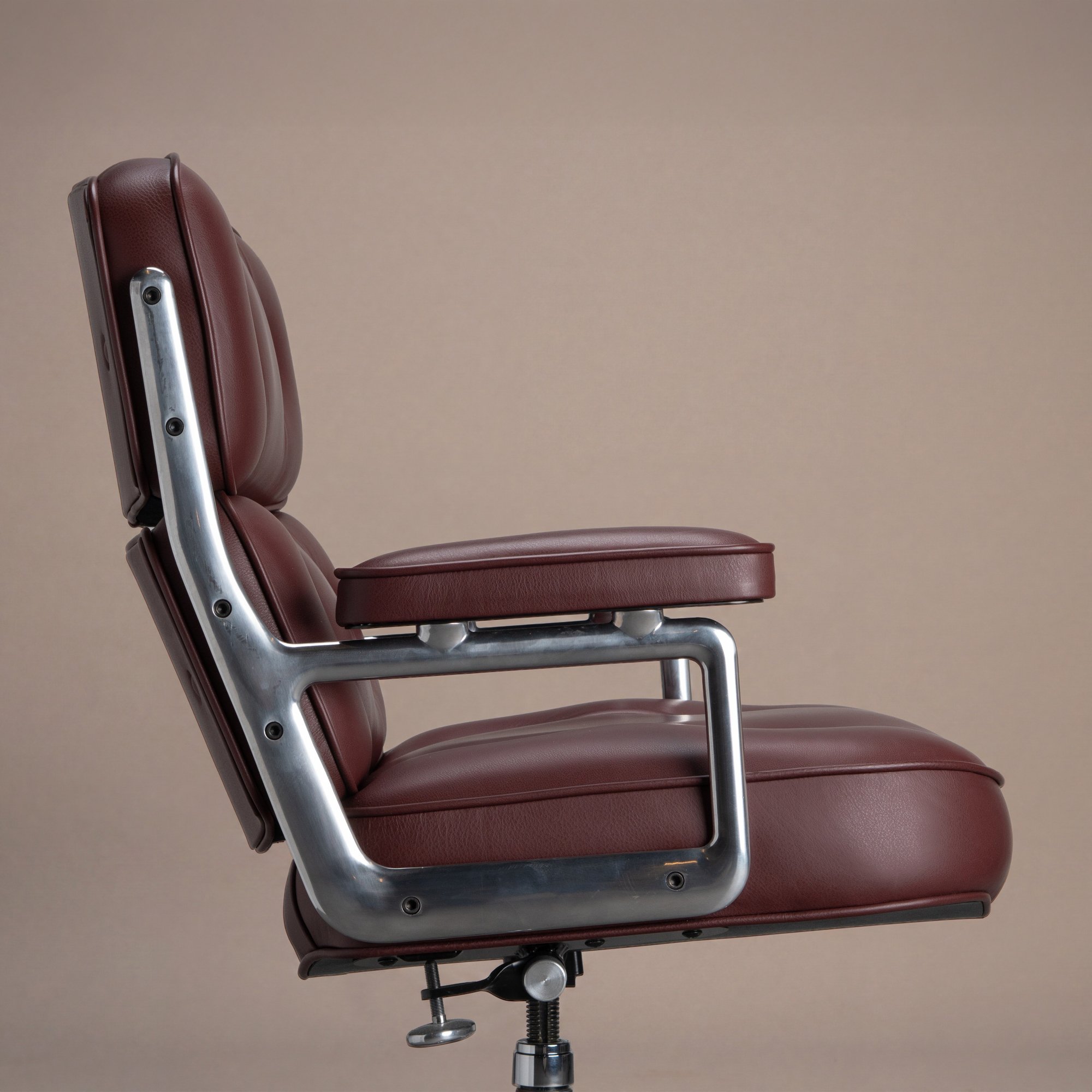 [OR388] Eames Time Life Executive Chair in Bordeaux Leather by Herman Miller - Square9.jpg