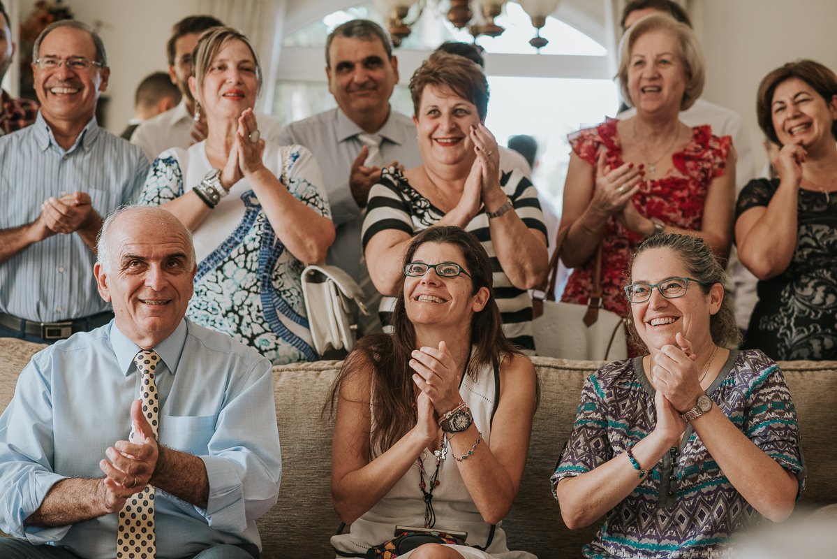 Guests clapping to the music at stolisma.