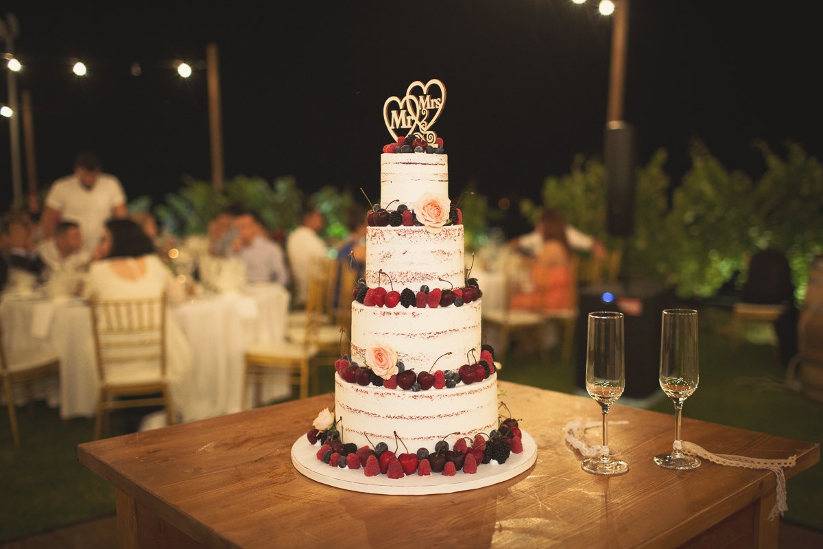 wedding cake at aes ambelis wedding