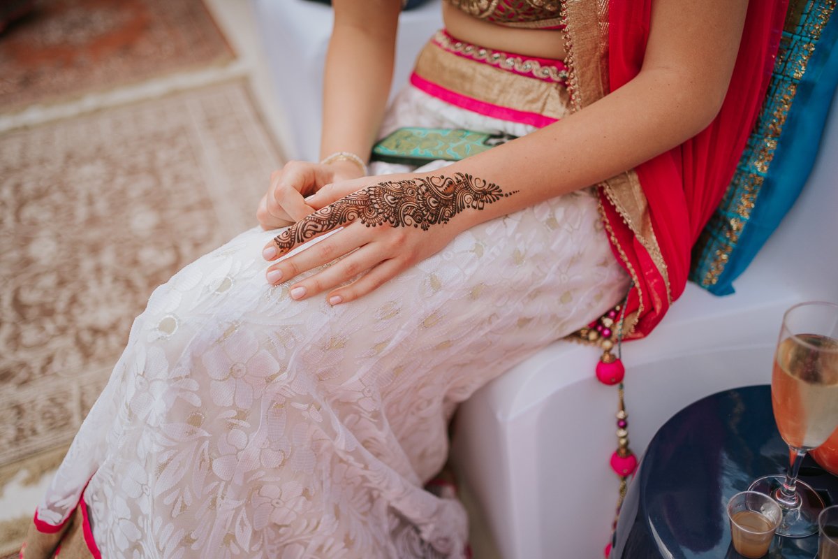  Mehndi art on bridesmaid’s hand. 