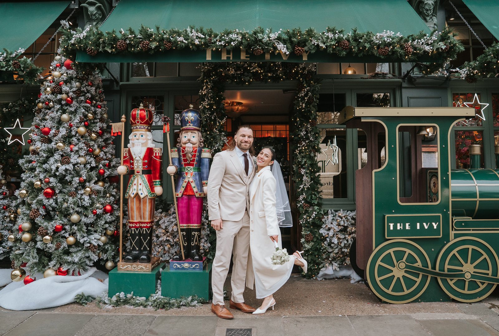 A Chelsea Wedding Celebration in The Glasshouse Room, The Ivy Chelsea Garden 🌿✨