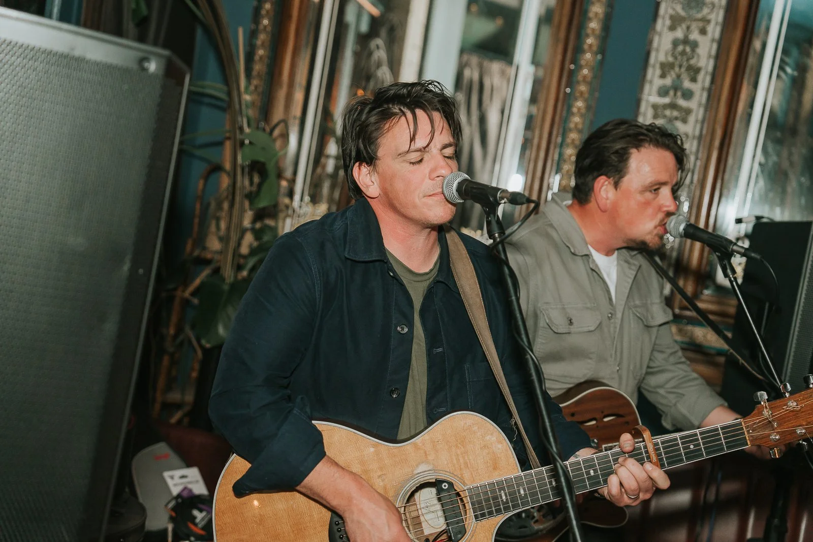  Live musicians performing at a 40th birthday party, providing entertainment for guests at a London celebration. 