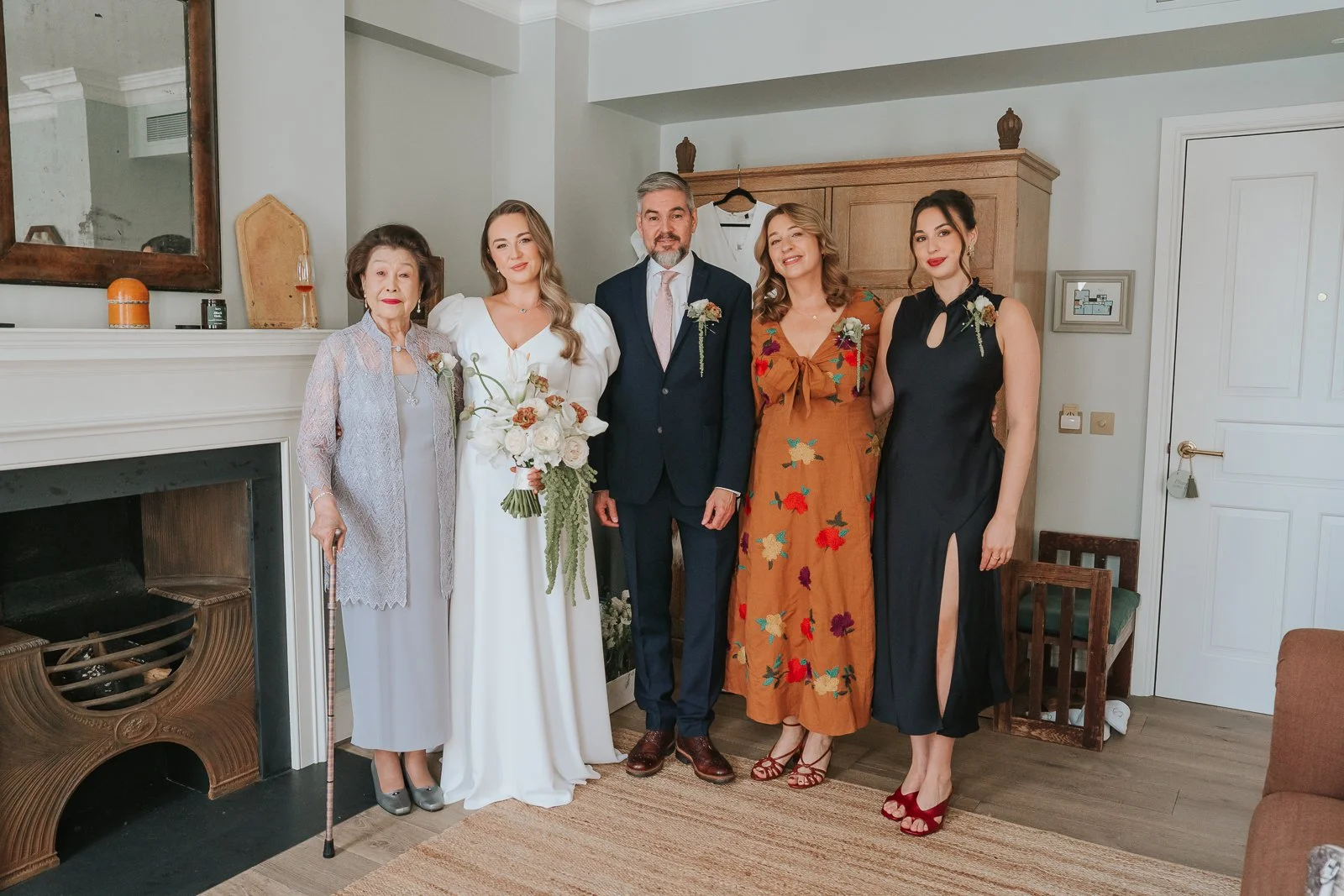  Family portrait during wedding preparations at The Zetter Townhouse Clerkenwell, featuring the bride with her closest relatives before the ceremony. 