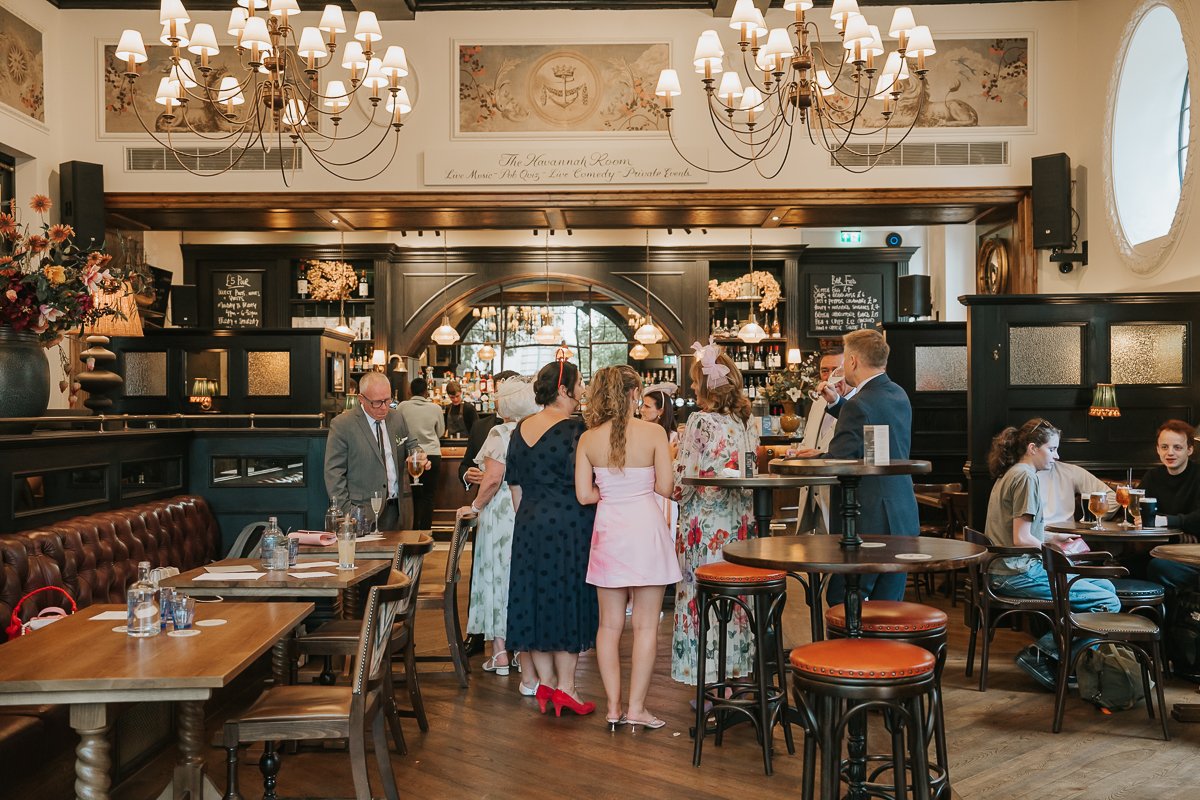  Relaxed wedding drinks inside The Trafalgar, directly opposite Chelsea Old Town Hall on the King’s Road. 