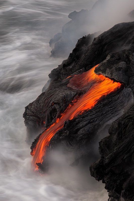 Hawai-on 2 hónapja folyik a láva, Kilauea torkából új föld épül, tanui lehetünk annak hogyan születnek és pusztulnak életterületek Földünkön. 