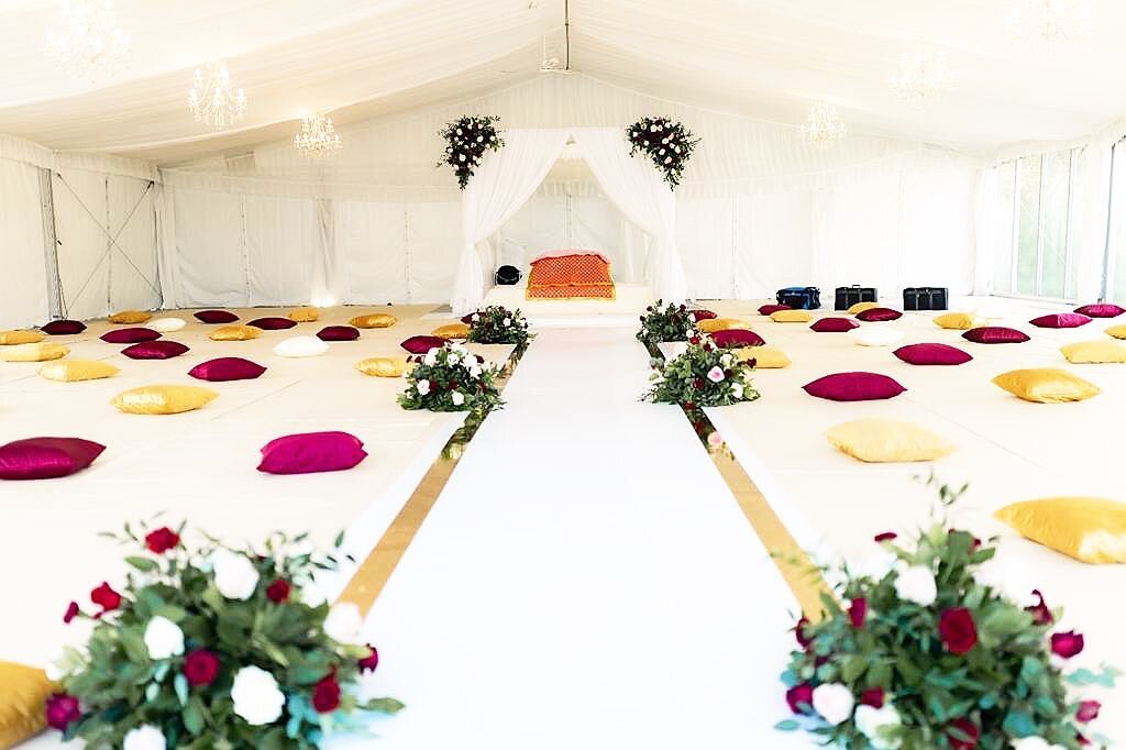 Elevate your wedding ceremony look with this chic white aisle runner with its gorgeous gold border!

#weddingdecor&nbsp;#bride&nbsp;#groom&nbsp;#sangeet #torontowedding&nbsp;#dancefloor #vinylfloor&nbsp;#graphicdesign #floorwrap&nbsp;#dancefloorwrap 