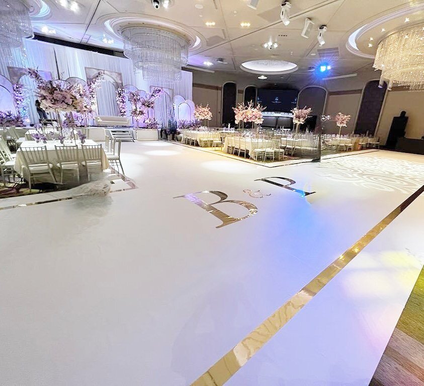 Seamless transition from the dance floor to carpet!!

#weddingdecor&nbsp;#bride&nbsp;#groom&nbsp;#sangeet #torontowedding&nbsp;#dancefloor #vinylfloor&nbsp;#graphicdesign #floorwrap&nbsp;#dancefloorwrap #bramptonwedding #mississaugawedding#customfloo
