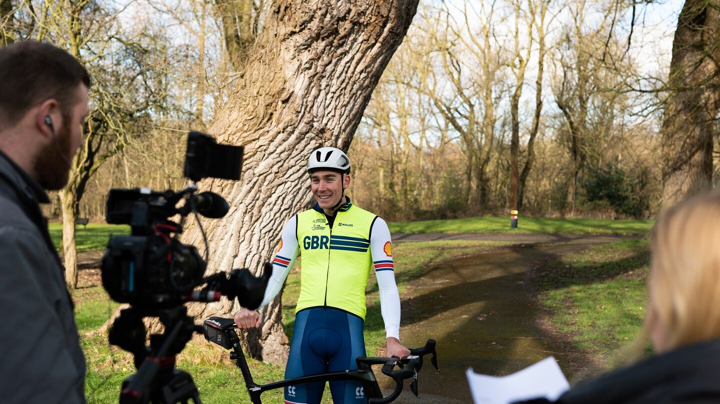 Behind the scenes of this morning's shoot, where we were filming
for @britishcycling 🚴&zwj;♀️🚴&zwj;♂️ just outside the #nationalcyclingcentre 
.
.
.
@sigma @sony 
#bts #sonyFX3 #sonyFX9 #sonyfs7 #manchester #britishcycling #manchestercycling #video