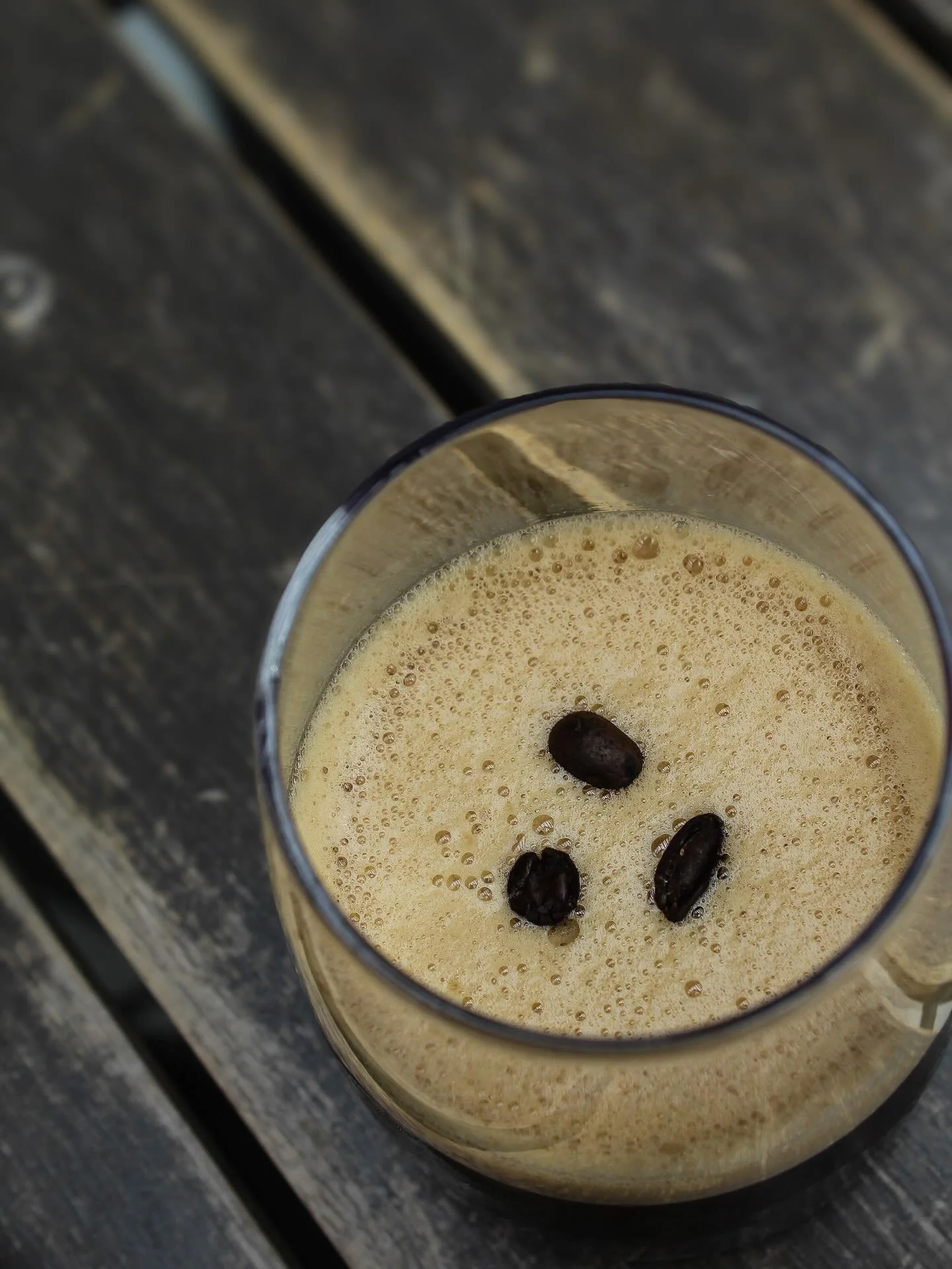 Shaken not stirred💃 fueling your night one espresso martini at a time✨

Add Baileys to make it extra sweet or sub vodka for vanilla whiskey for a unique signature cocktail

#alexandriamn #downtown #downtownalex #brewpub #brewery #summer #patioseason