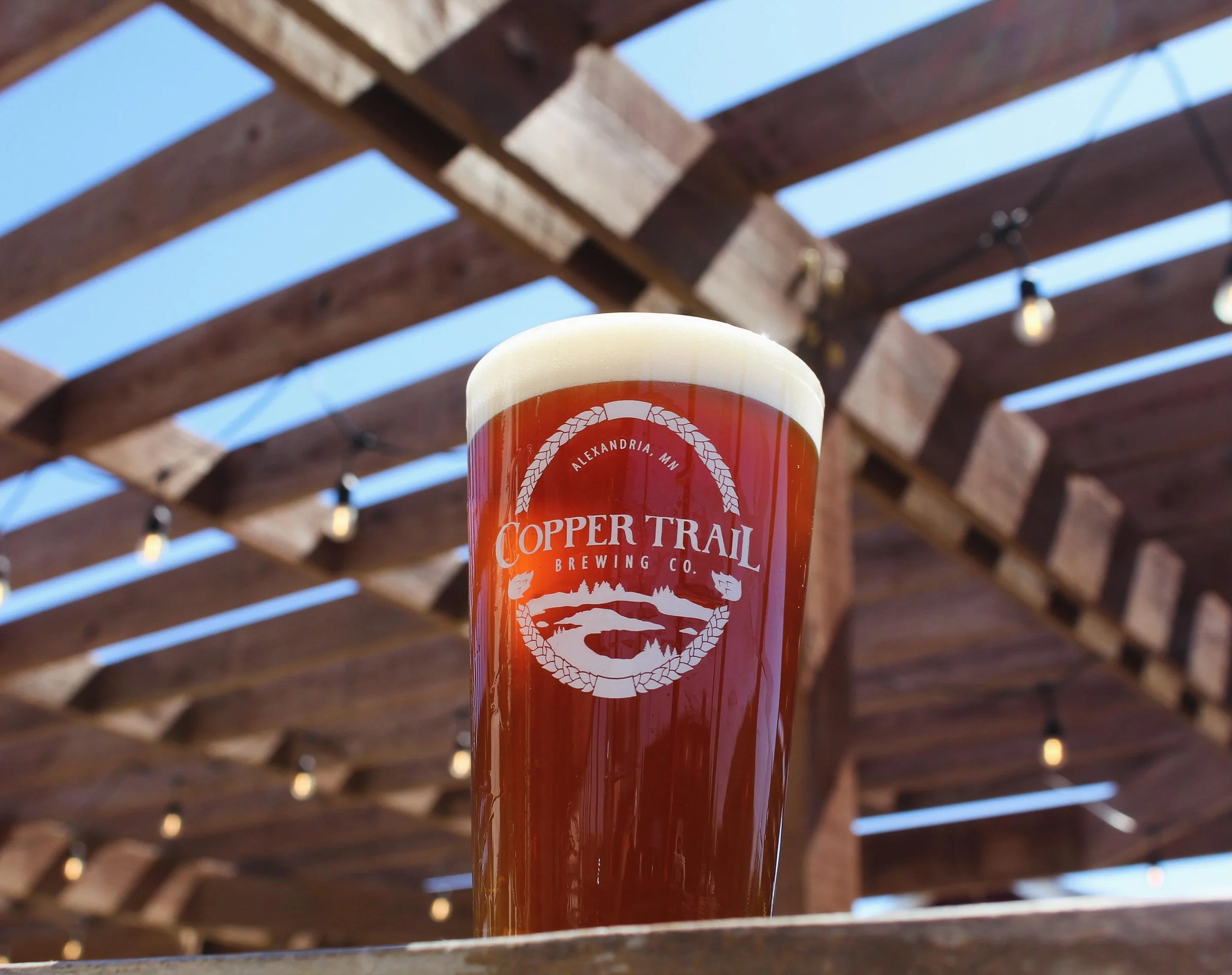 London is Calling!☎️🍻

Our London Calling is an ESB (extra special bitter) on nitro! It&rsquo;s a creamy old English style medium beer packed with flavor!

#alexandriamn #brewpub #brewery #craftbeer #downtownalexandria
