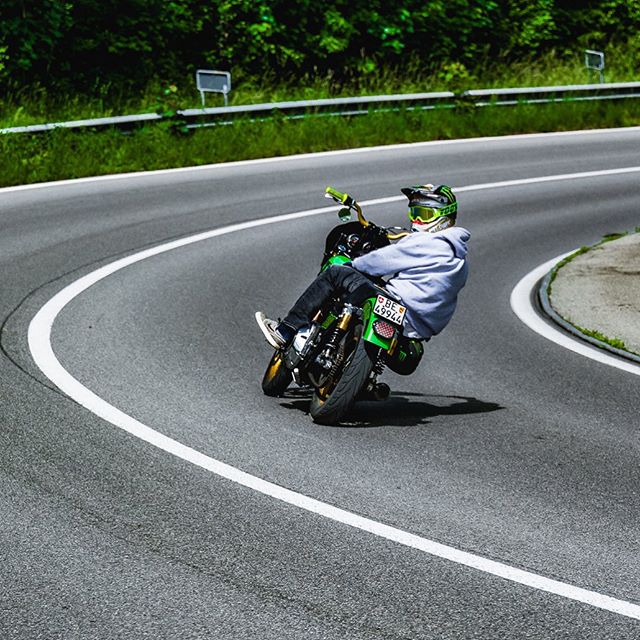 friday day lights
📸 @tinoscherer041 
@gopro
@monsterenergy 
@harleydavidson
@bell_powersports 
@dirtshark 
@apdesignsusa 
@axaswitzerland
@fab28.industries 
@thespeedmerchant .
.
.
.
.

#riding #motorcycle #harleydavidson #apex #bellhelmets #prostar