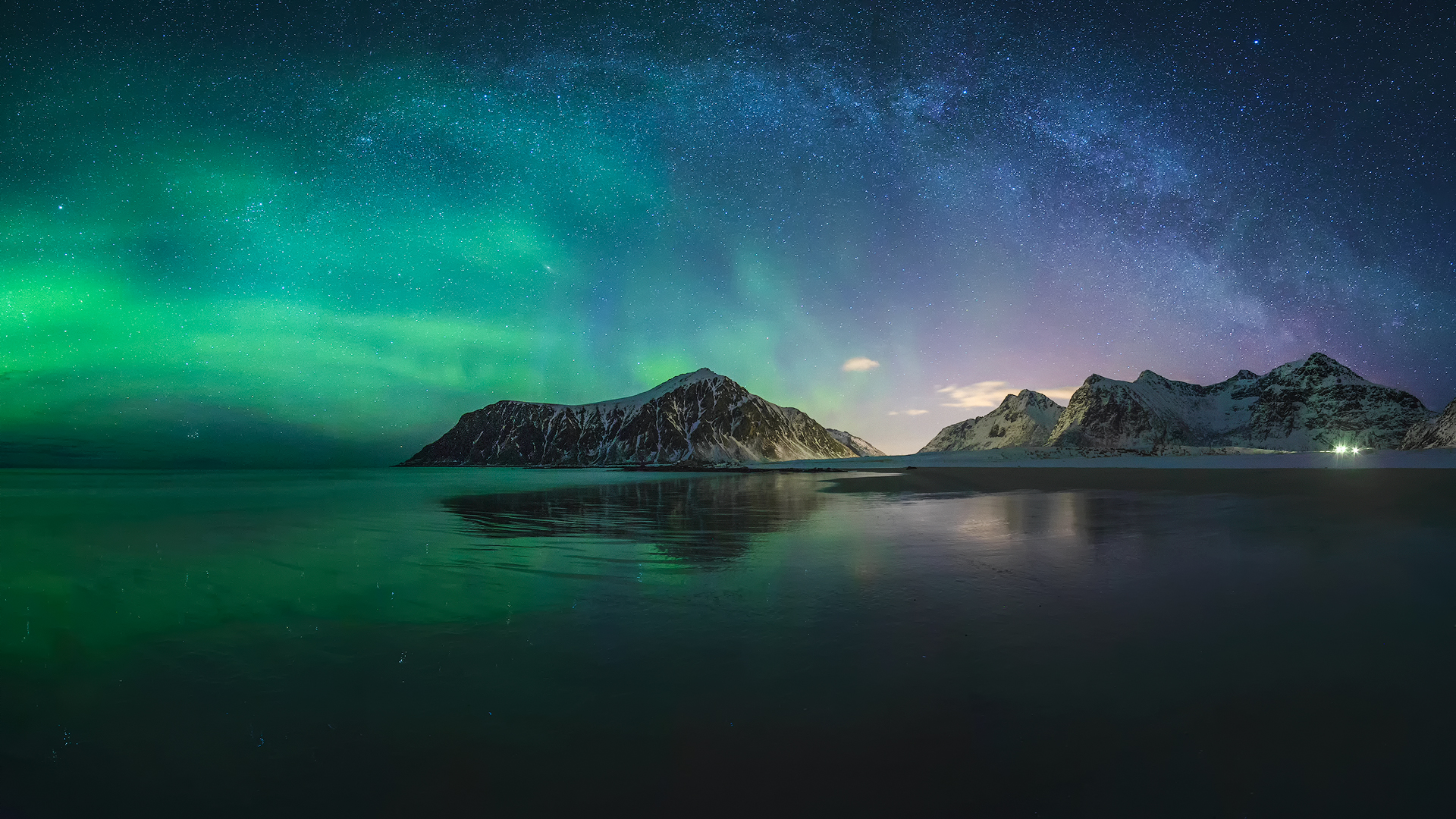  Combination of weak northern lights and the mily way bow!