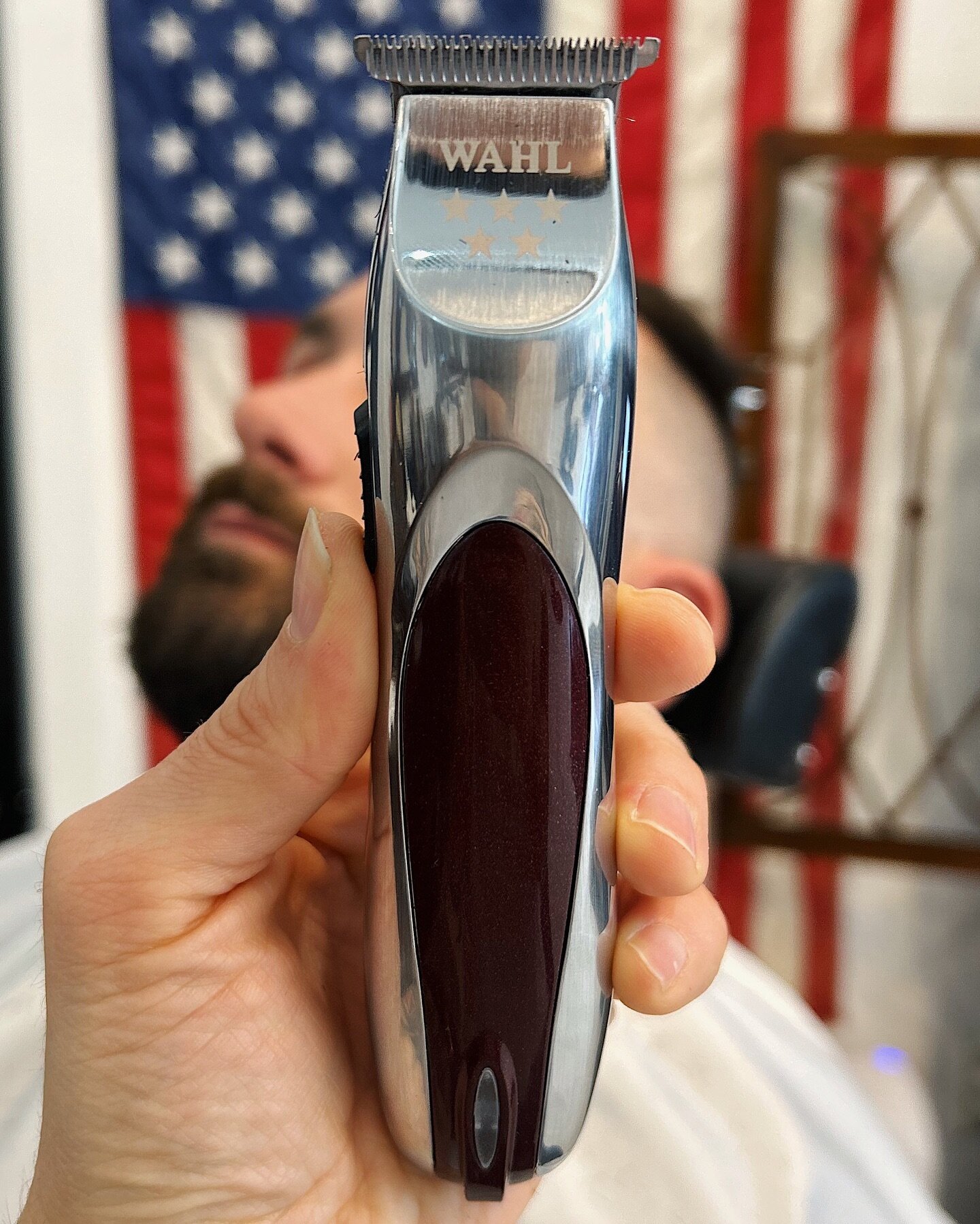 @wahlpro was gracious enough to send me their newest trimmer - the A&bull;lign! It&rsquo;s super light but POWERFUL. I was actually really surprised at how well it cut through thicker hair while still cleaning up edges crisply. I love that the slim d