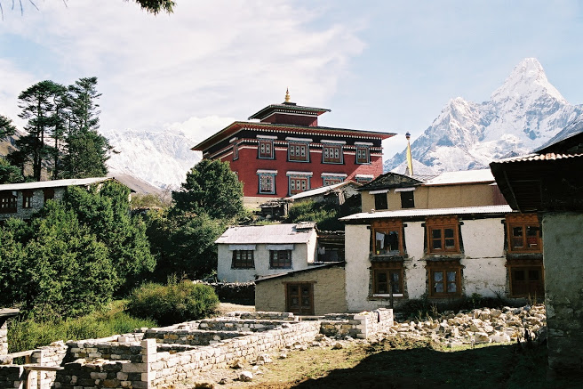 Monastère de Tengboche avec Mt Amadablam 6812m .jpg