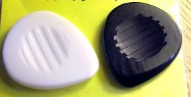 wegen-guitar-pick-2-5-mm-set-of-2-picks-10.gif