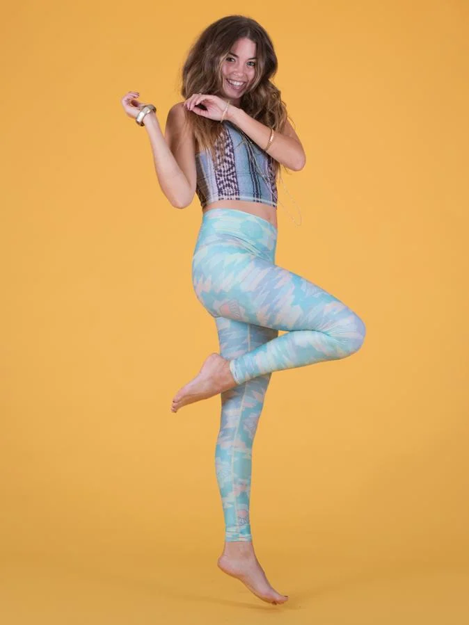 danielle_southern_cross_blue_side_674x.jpg