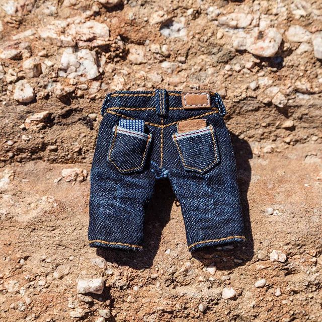He laid there tired and over it, but he&rsquo;ll get up again ⚡️ .
.
.
.
#onmybluejeans #ombj #creatives #community #gotravel #lifestyle #vsco#skrwt #blue #jeans #bluejeans #vintage #heritage #maker #shoplocal #travelraw #minijeans