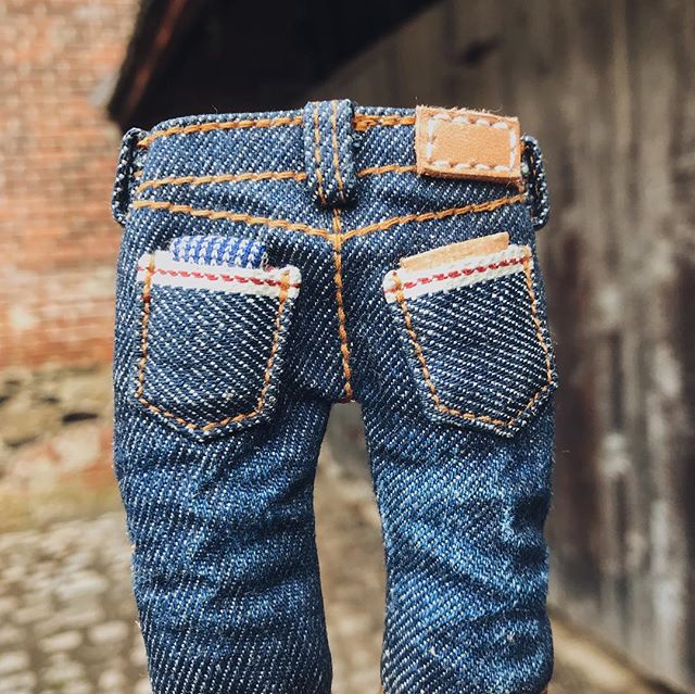 Took our mini jeans out east to the Brandywine River Museum, PA where we took long stares into the brushstrokes of the talented Wyeth family, at what was once, their home. On each floor you can overlook the historic brandywine river at a different pe