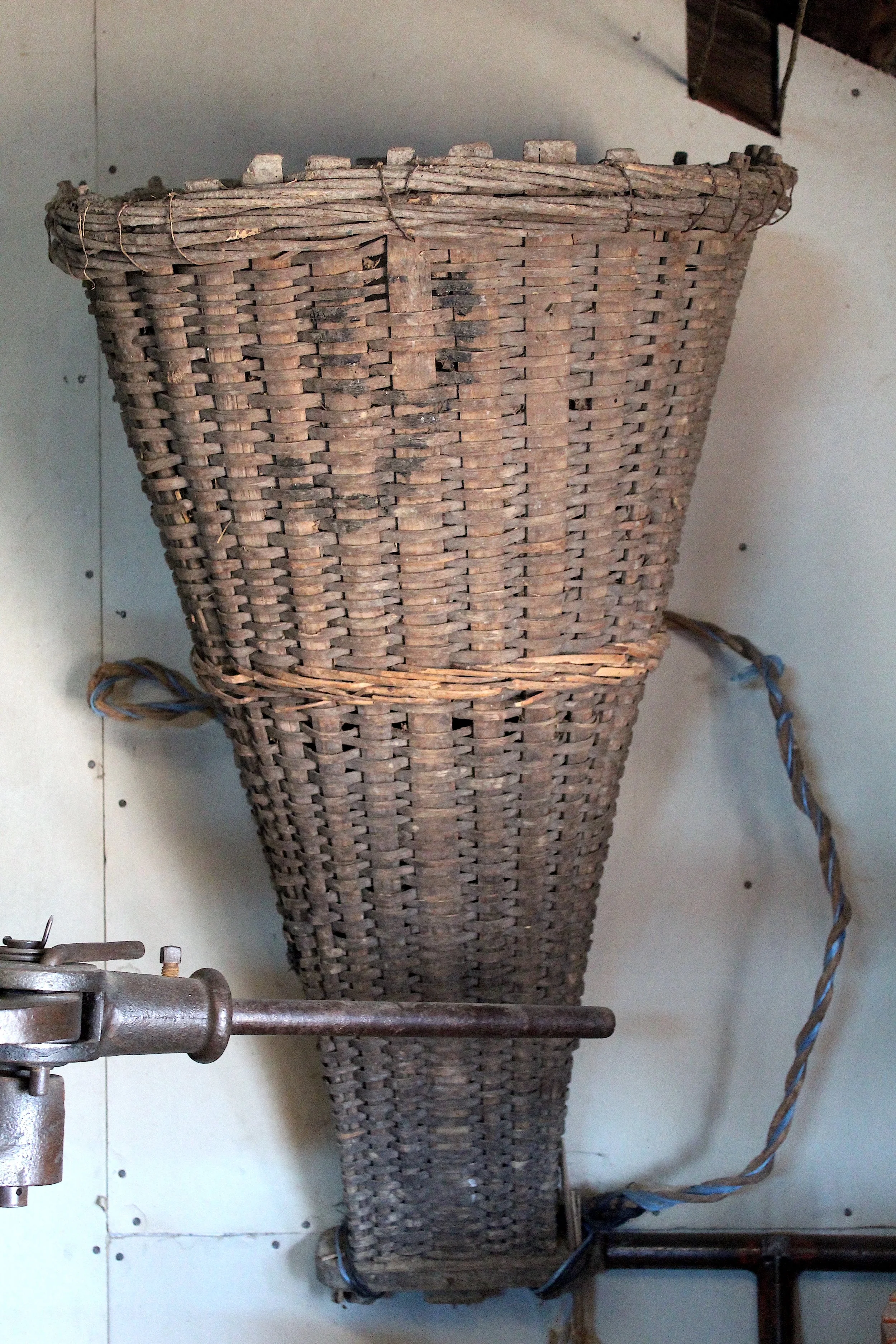 5 - Vintage Splint Harvest Basket .JPG