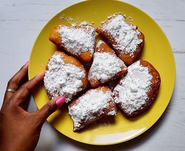 Hey guys! Did your upcoming trip to Nola for some delicious beignets get postponed? Fret not&mdash;I&rsquo;ve got ya covered. Today&rsquo;s @foodnetwork class of the day is my beignets. ✨

You can watch me make these delicious little pillowy fried dough squares step-by-step over on the @foodnetworkkitchen app. And I make a  huge mess because of course the powdered sugar ends up everywhere 😅

More info on how to watch in IG stories &amp; IG highlights (3rd photo courtesy of @foodnetwork. First two photos were me balancing the camera with one hand and a beignet with the other! 🤸&zwj;♀️)