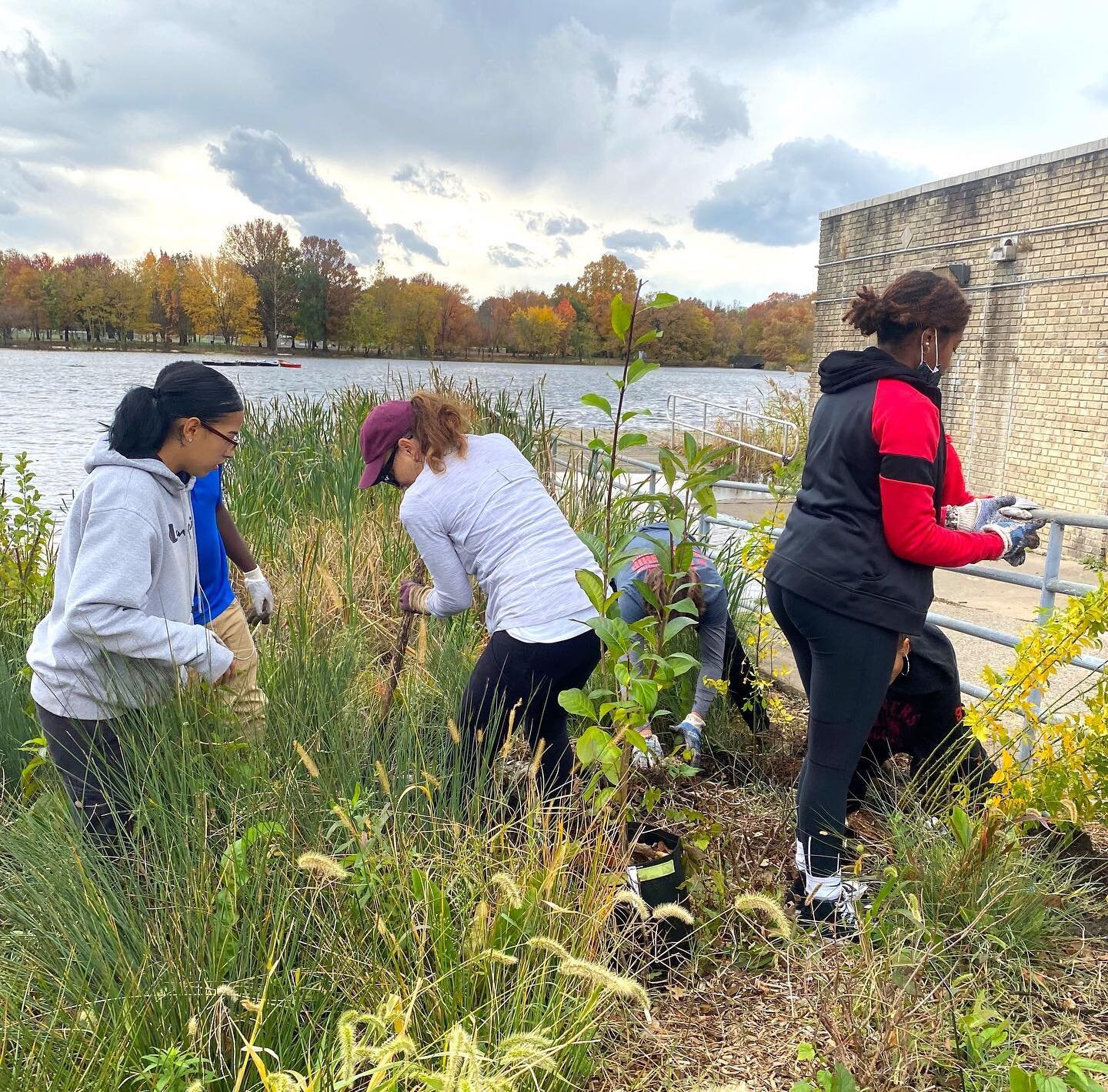 🌧 April showers bring volunteer opportunities! 🌻

We have volunteer opportunities every Saturday this month for your choice of Invasive Removal, Garden Maintenance, or Trash Pick Up!!

Register at Volunteer Sign Up lLINK IN BIO

Sat, 4/2: 10am - 12