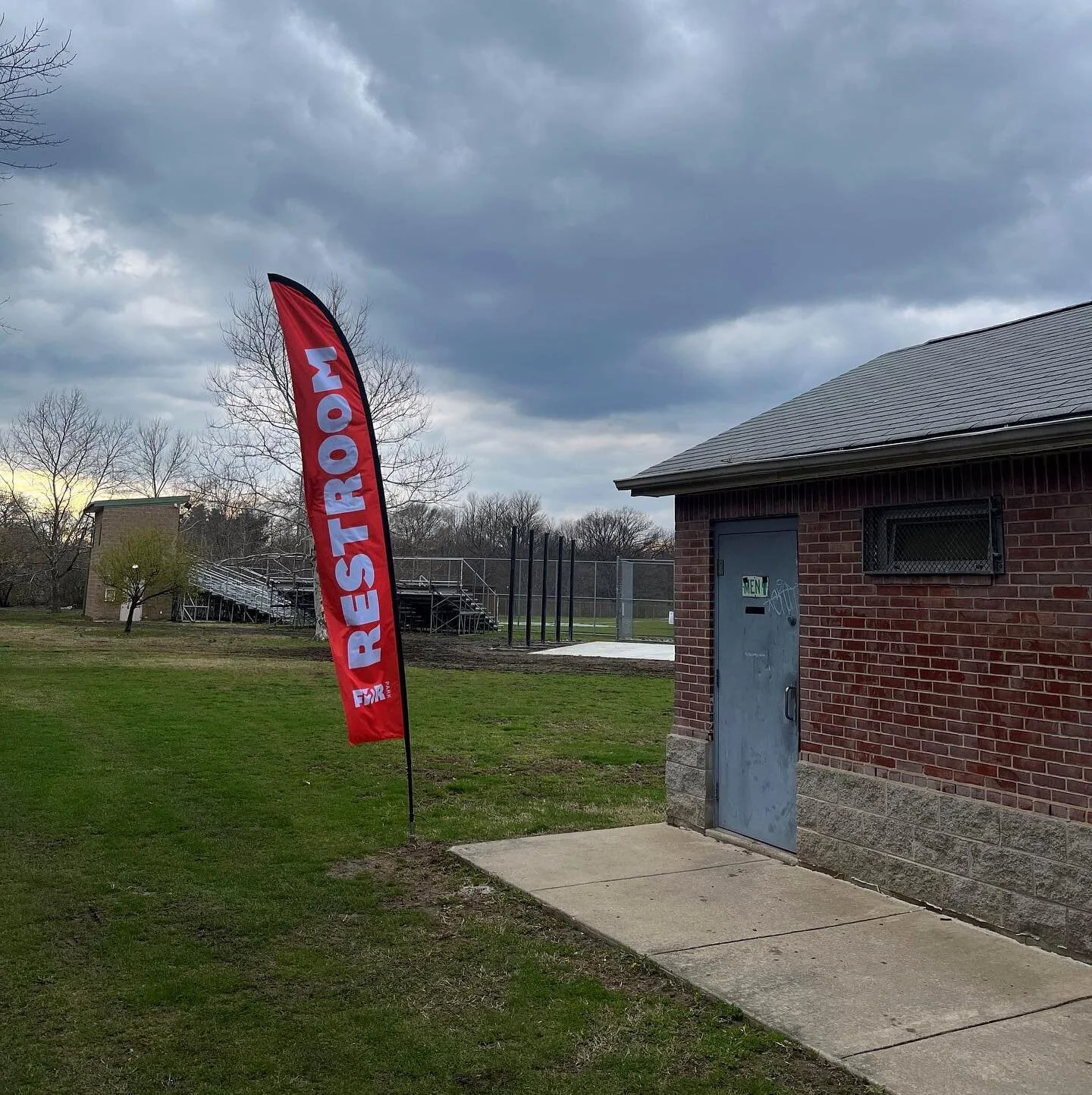 🚨 BATHROOM ALERT 🚨

FDR Park now has TWO brick-and-mortar bathrooms!! For hours and locations 👇👇👇

1. Richie Ashburn Fields
🕒 Open during all park hours. 
👉 Southern end of the park, adjacent to I-95

2. Community Clubhouse
🕒 Open Sat &amp; S