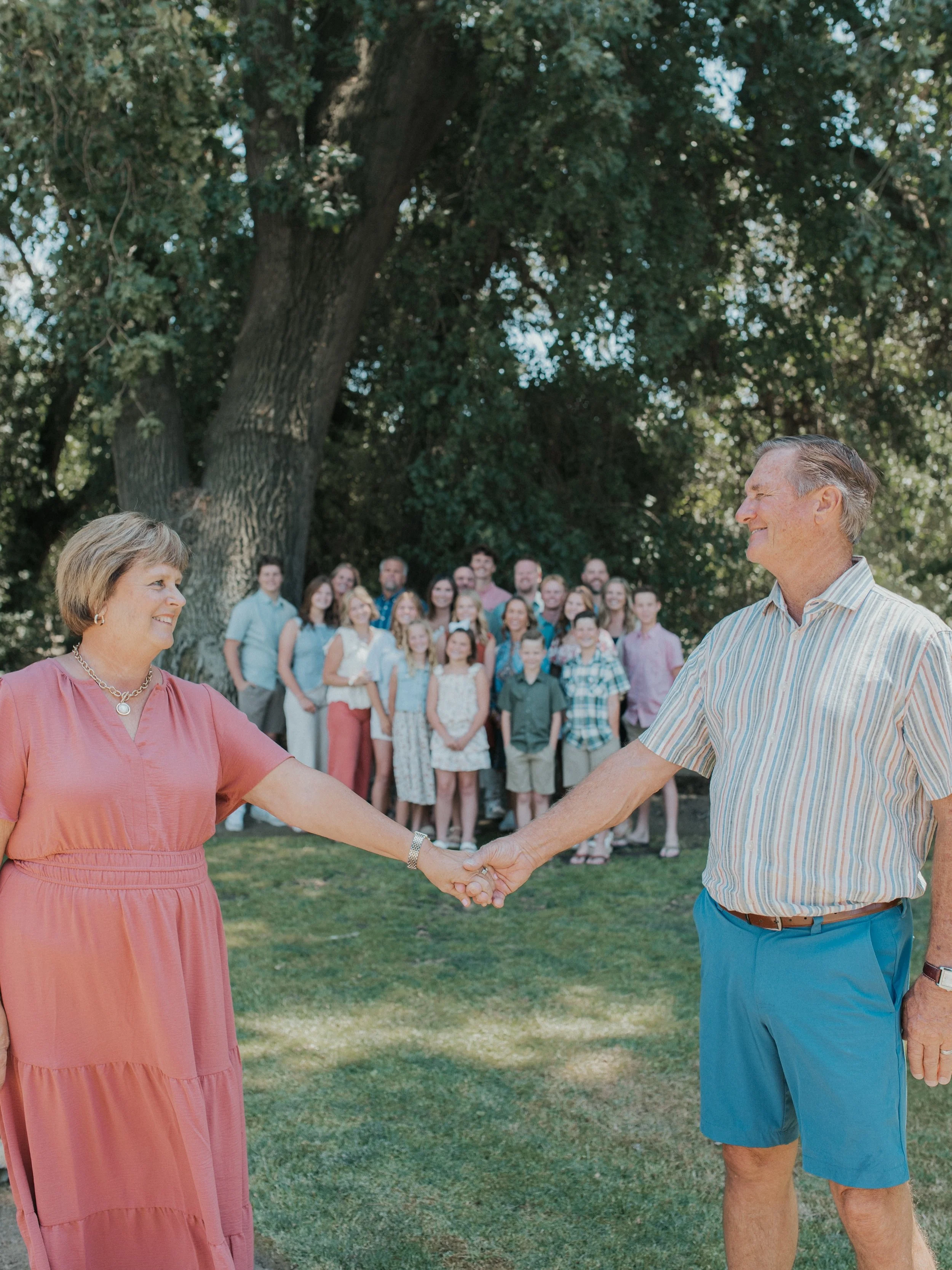 All Bev wanted for her 50th anniversary was for the whole family to get together for family photos! I am so happy to have captured these special memories for them💛💛
