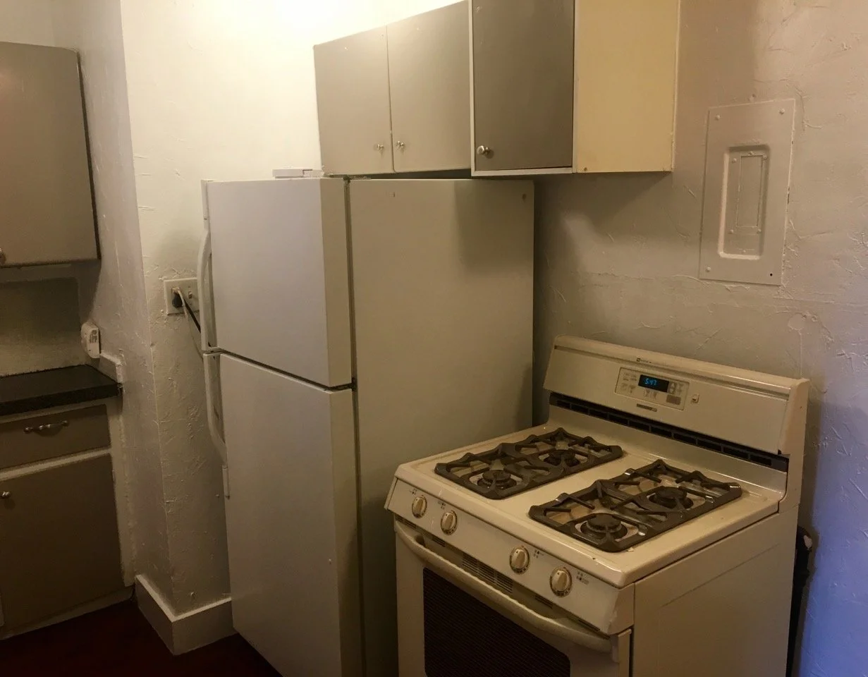 11 vine kitchen back wall before before.jpeg