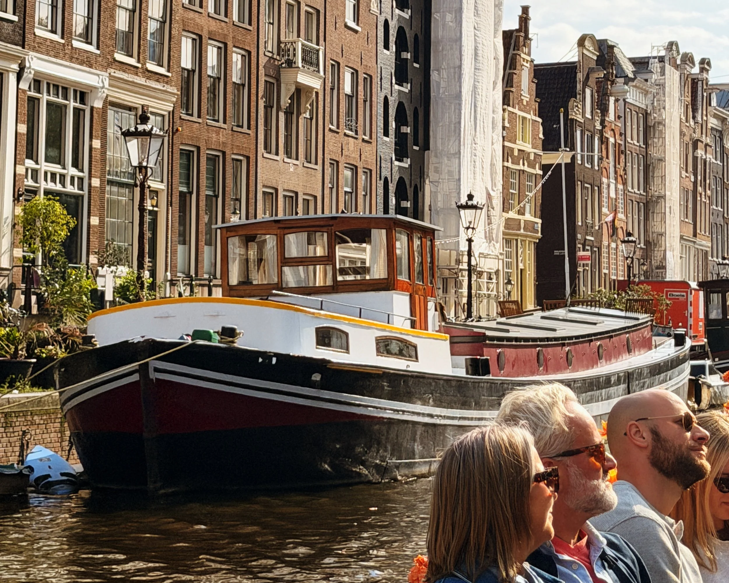 Amsterdam+Boat+Ride+-+Izien+2026.png