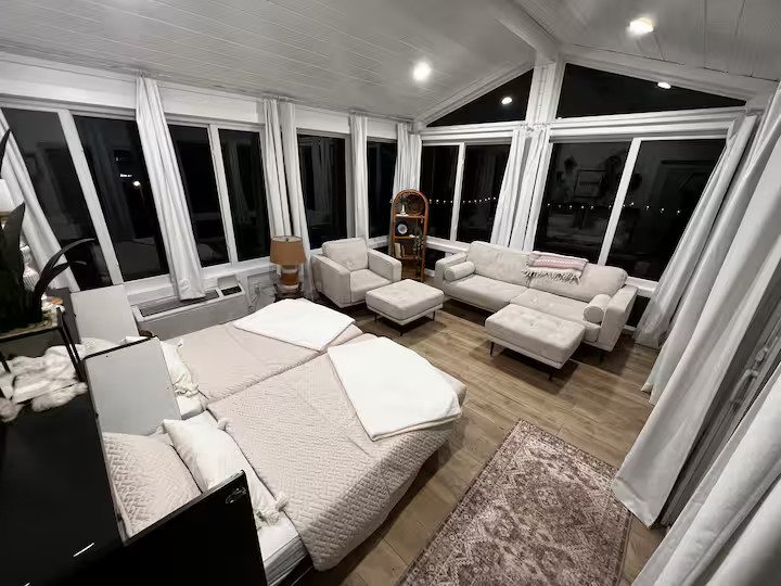 Sunroom 1.jpg