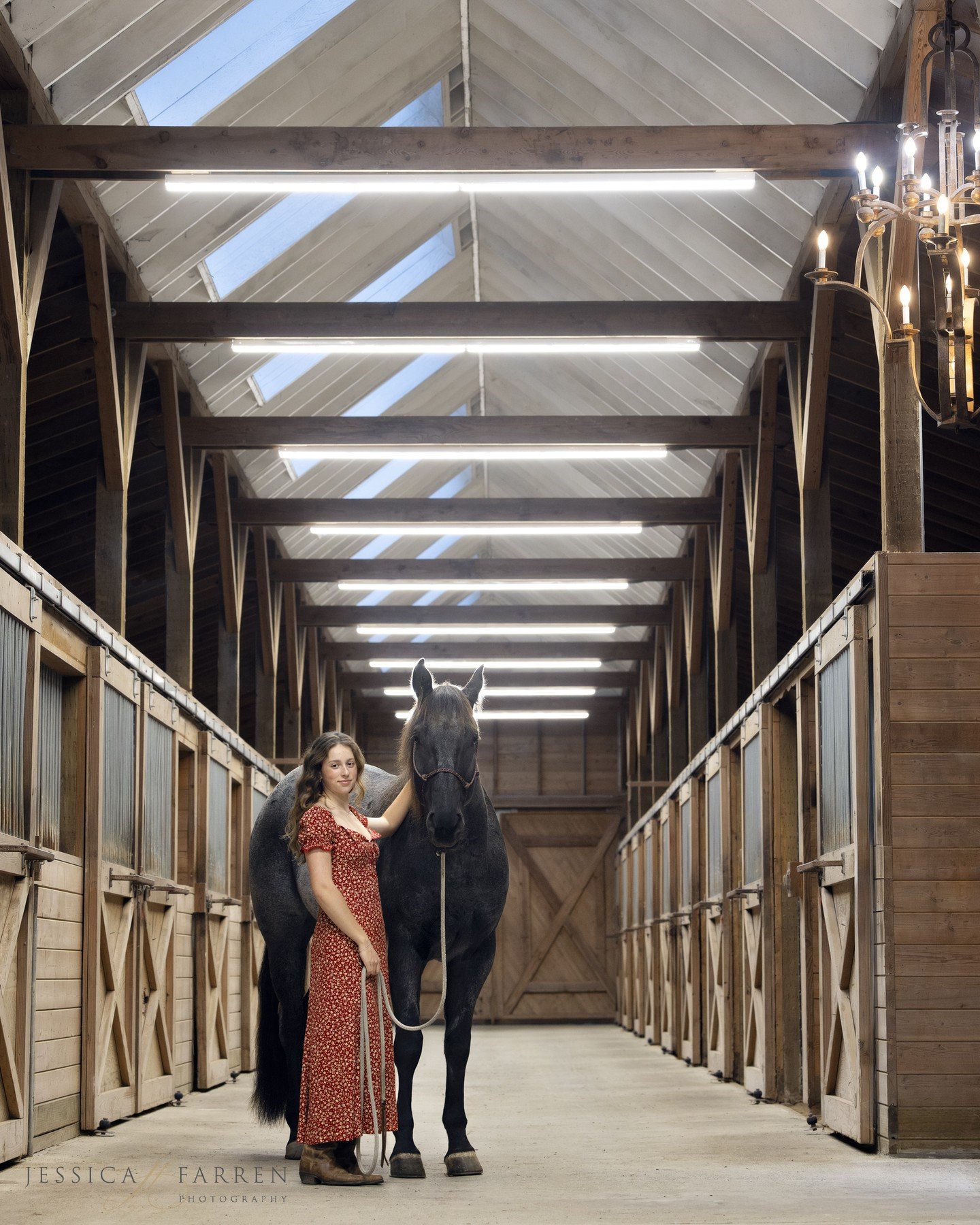 I am totally obsessed with this barn, it was perfect for part of @annielbryant Senior Portrait Session. #equinephotoshoot #equinephotographer #equestrianphotographer #quarterhorses #seniorportraitsession #vashonisland #equinephotographersnetwork #can