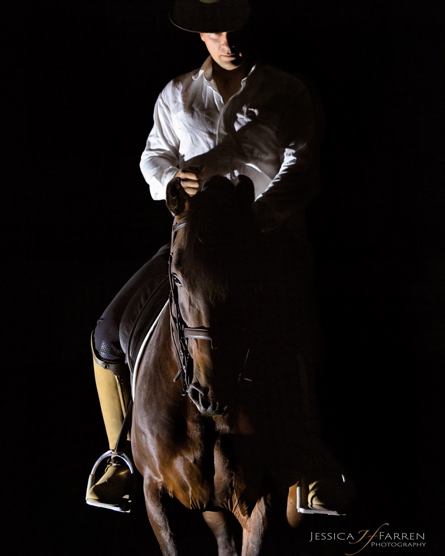 Playing with light with @kentonwrightequestrian and his Lusitano stallion Nejogol Hacal. At @wowlusitanos 

#equestrianphotography #equinephotographer #equestrianphotographer #lightanddark #lusitano #lusitanostallion #photographyretreat #canonr5mkii 