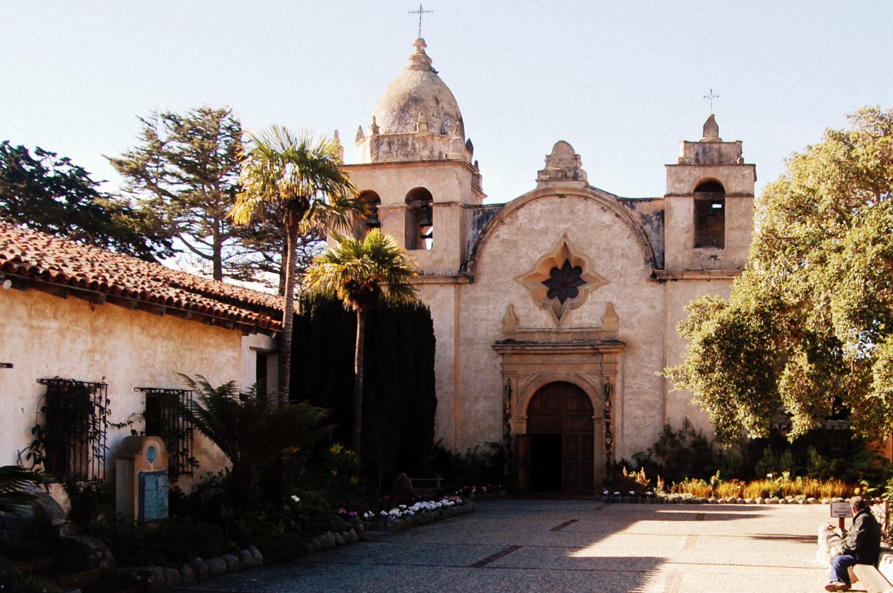 Carmel_Mission_(Carmel-by-the-Sea,_California).jpg